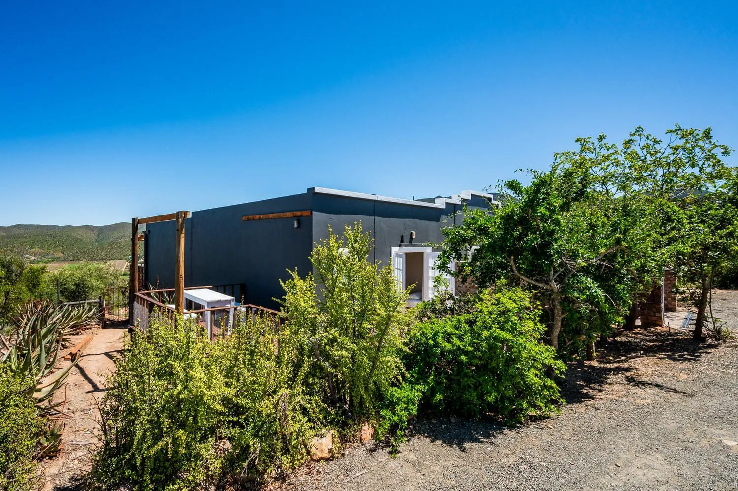 Property building in Le Petit Karoo