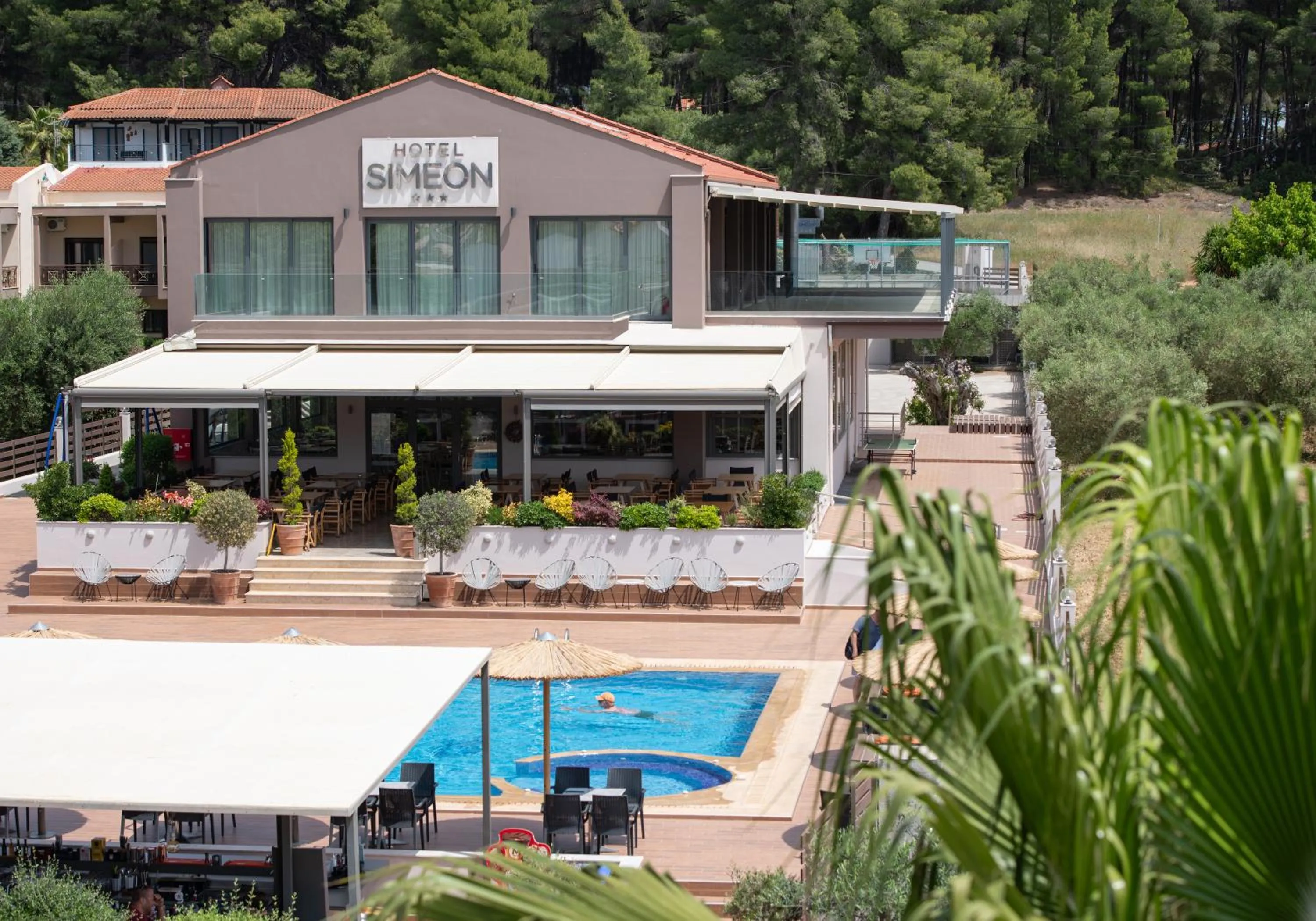 Restaurant/places to eat in Hotel Simeon