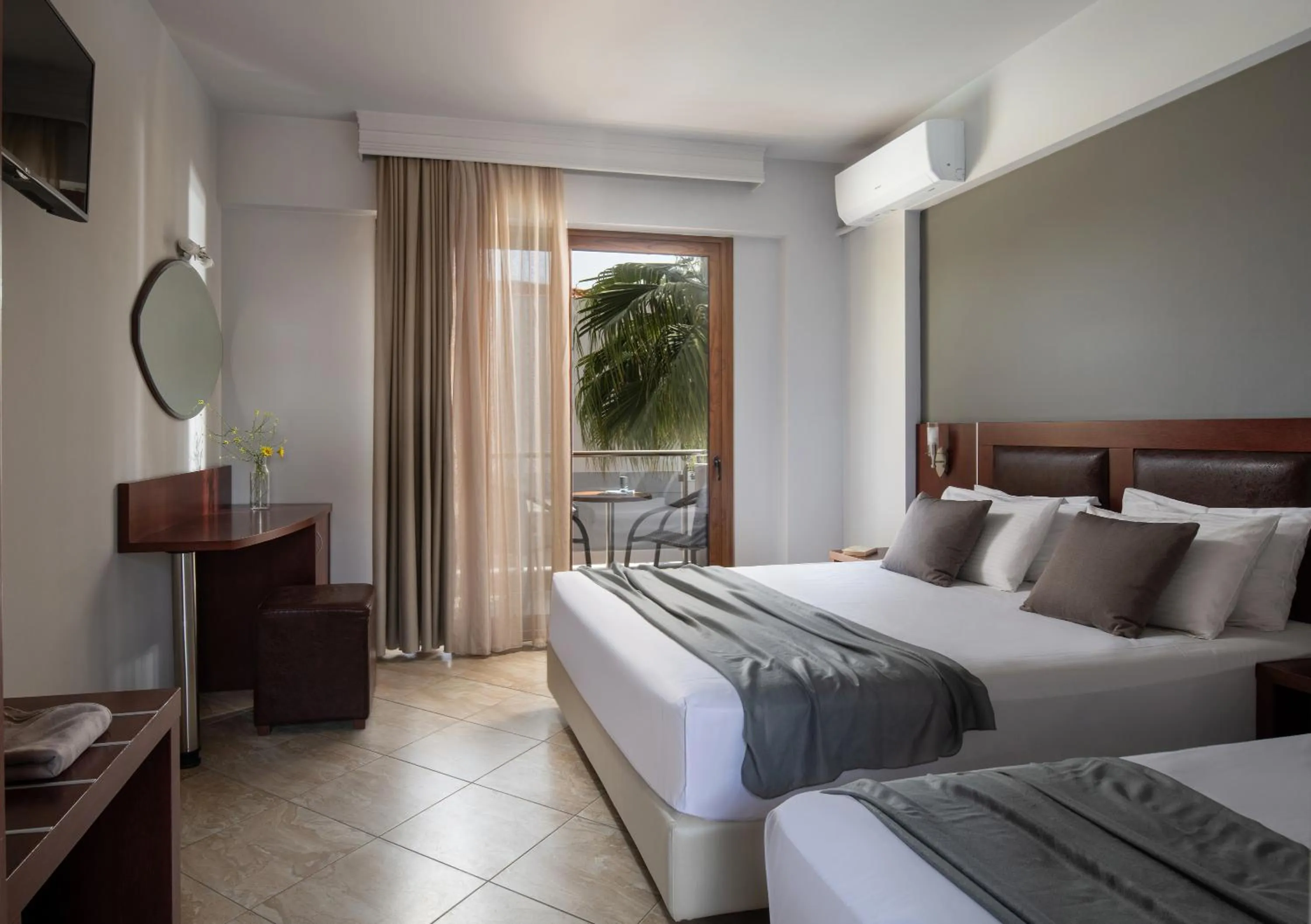 Bedroom, Bed in Hotel Simeon