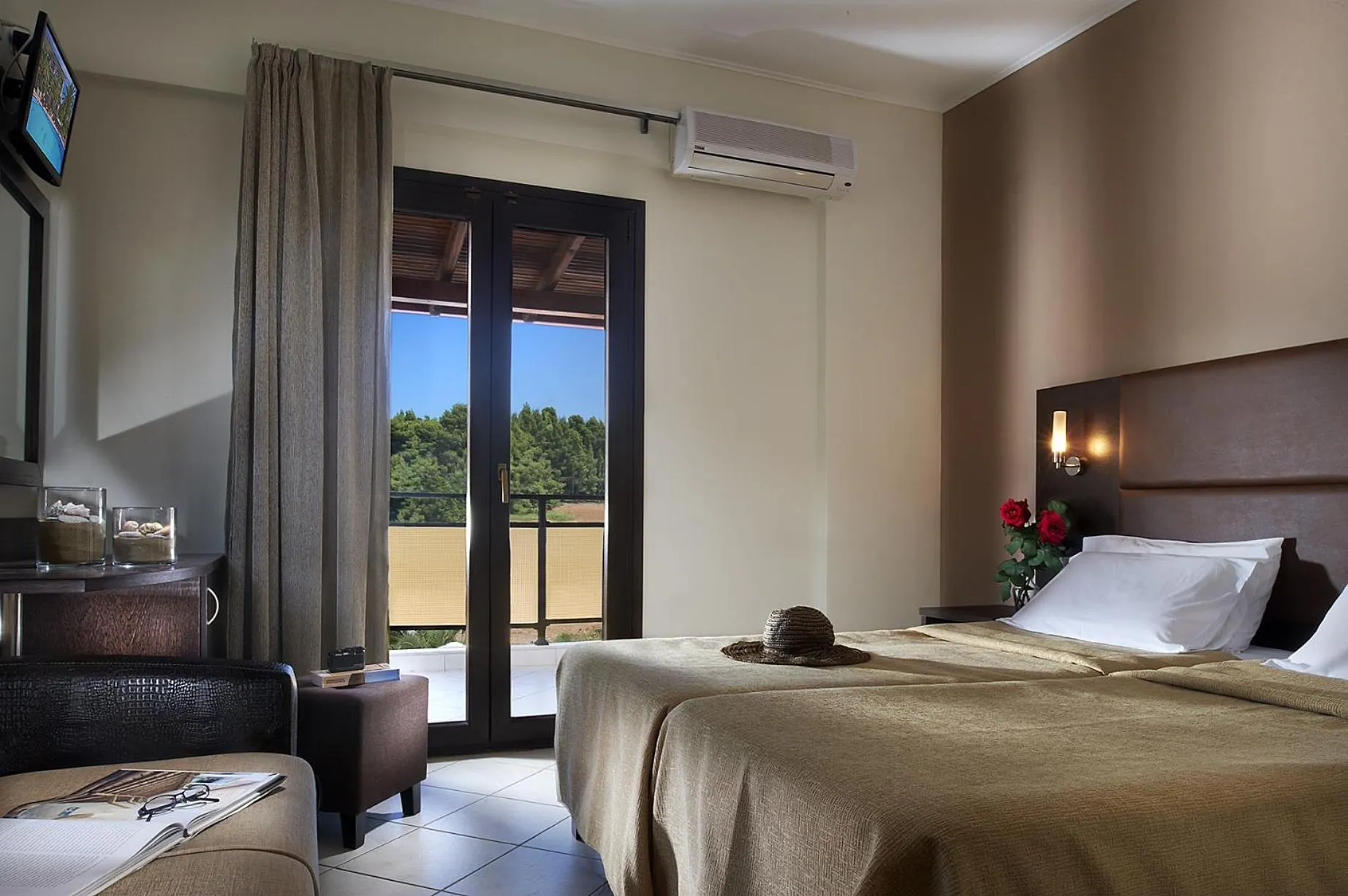 Photo of the whole room, Bed in Hotel Simeon