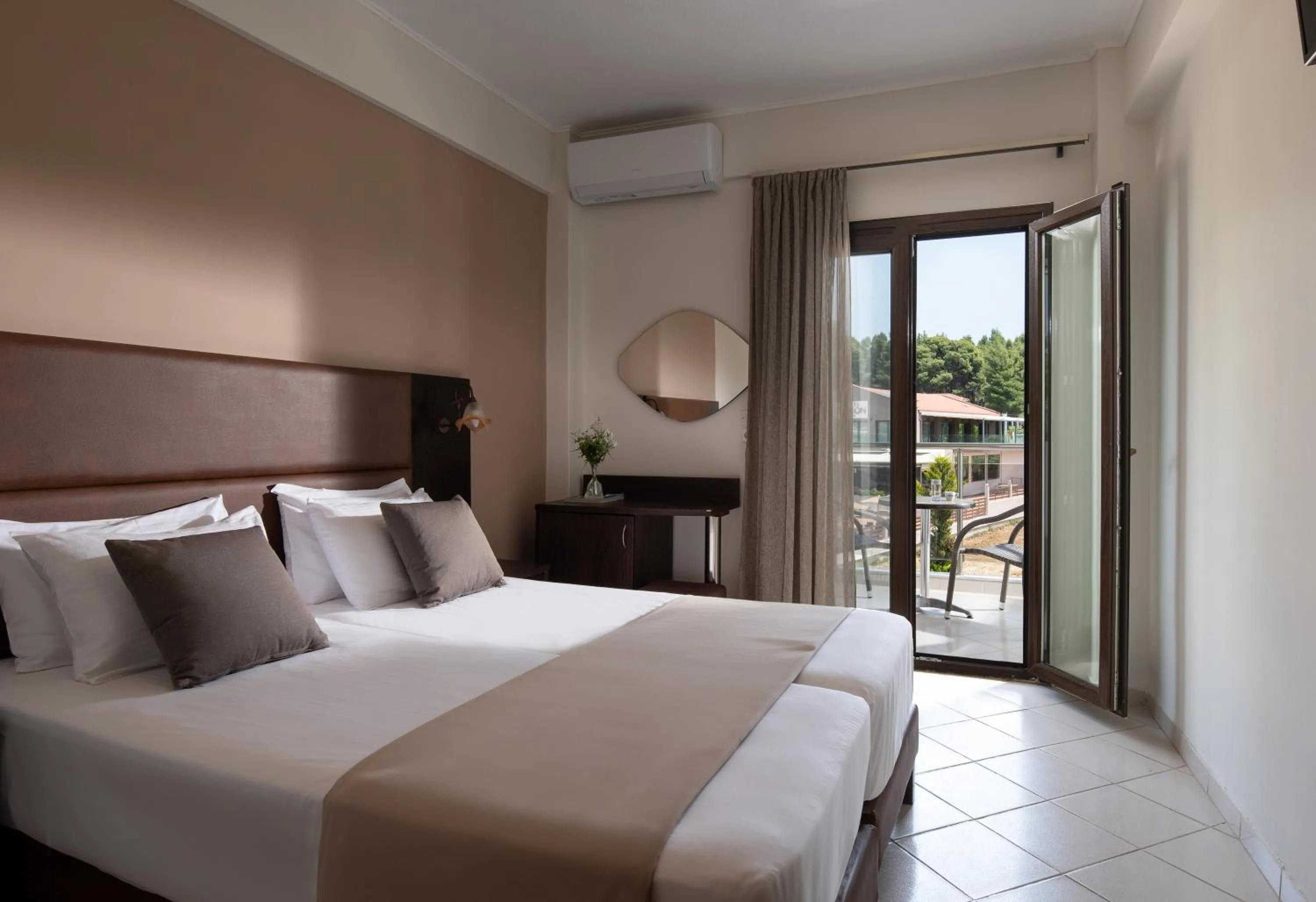 Photo of the whole room, Bed in Hotel Simeon