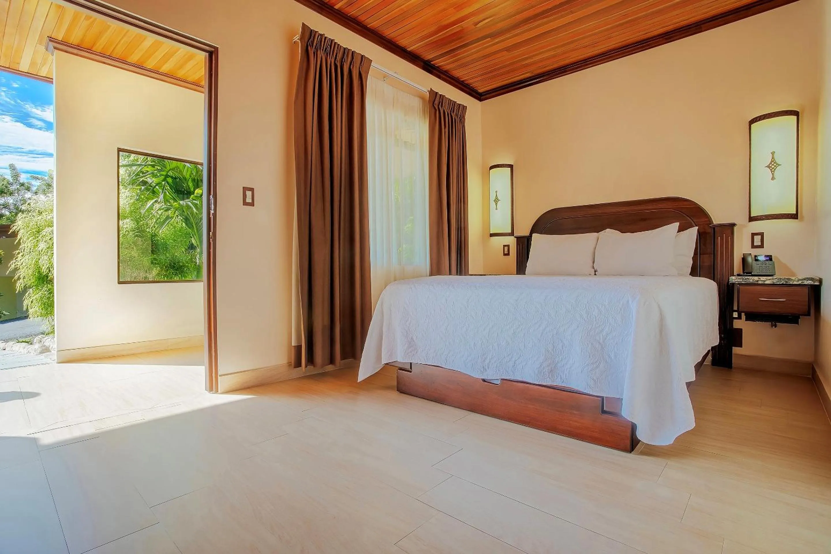 Bed in Hotel Los Lagos Spa & Resort