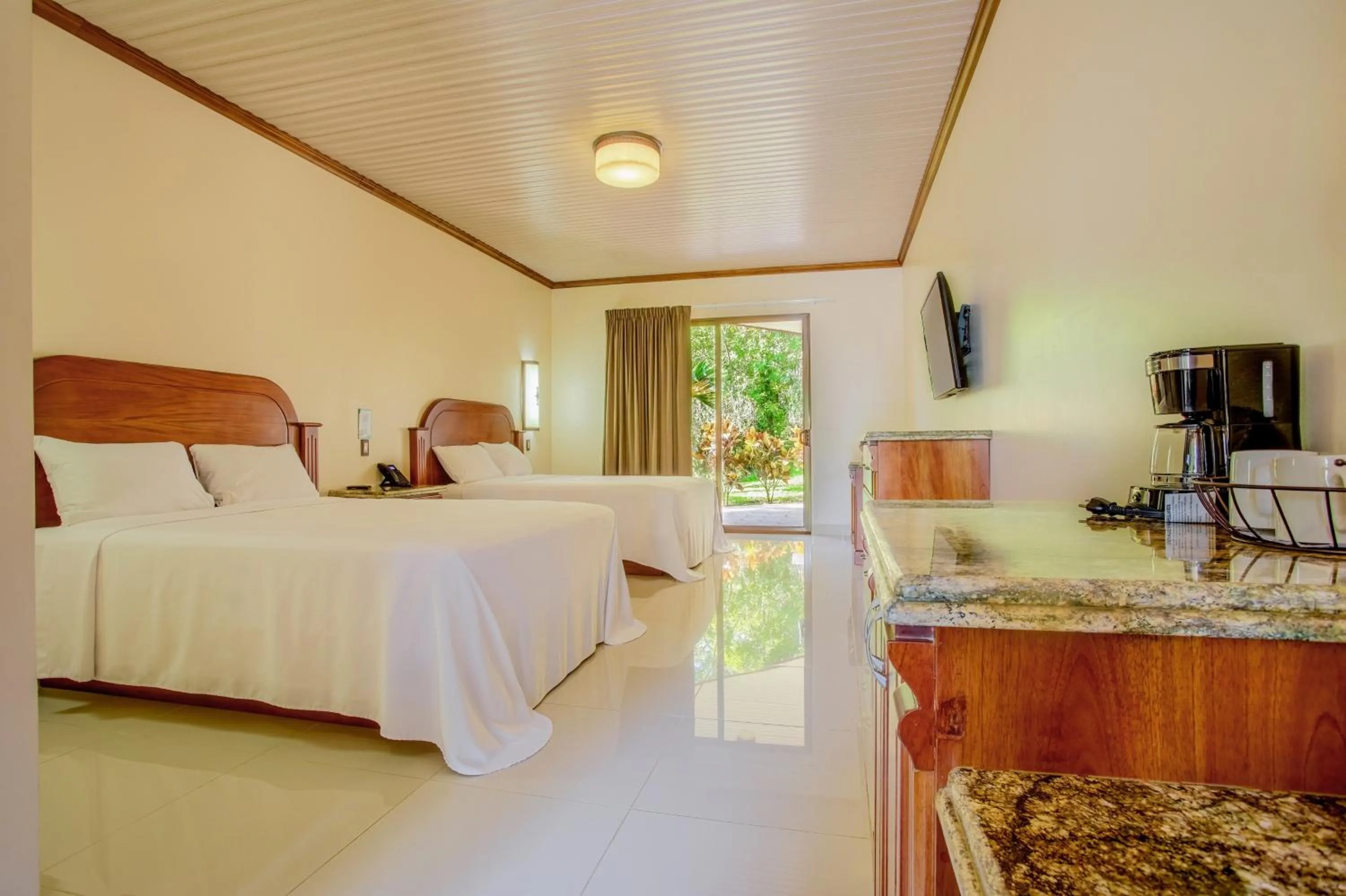 Property building, Bed in Hotel Los Lagos Spa & Resort