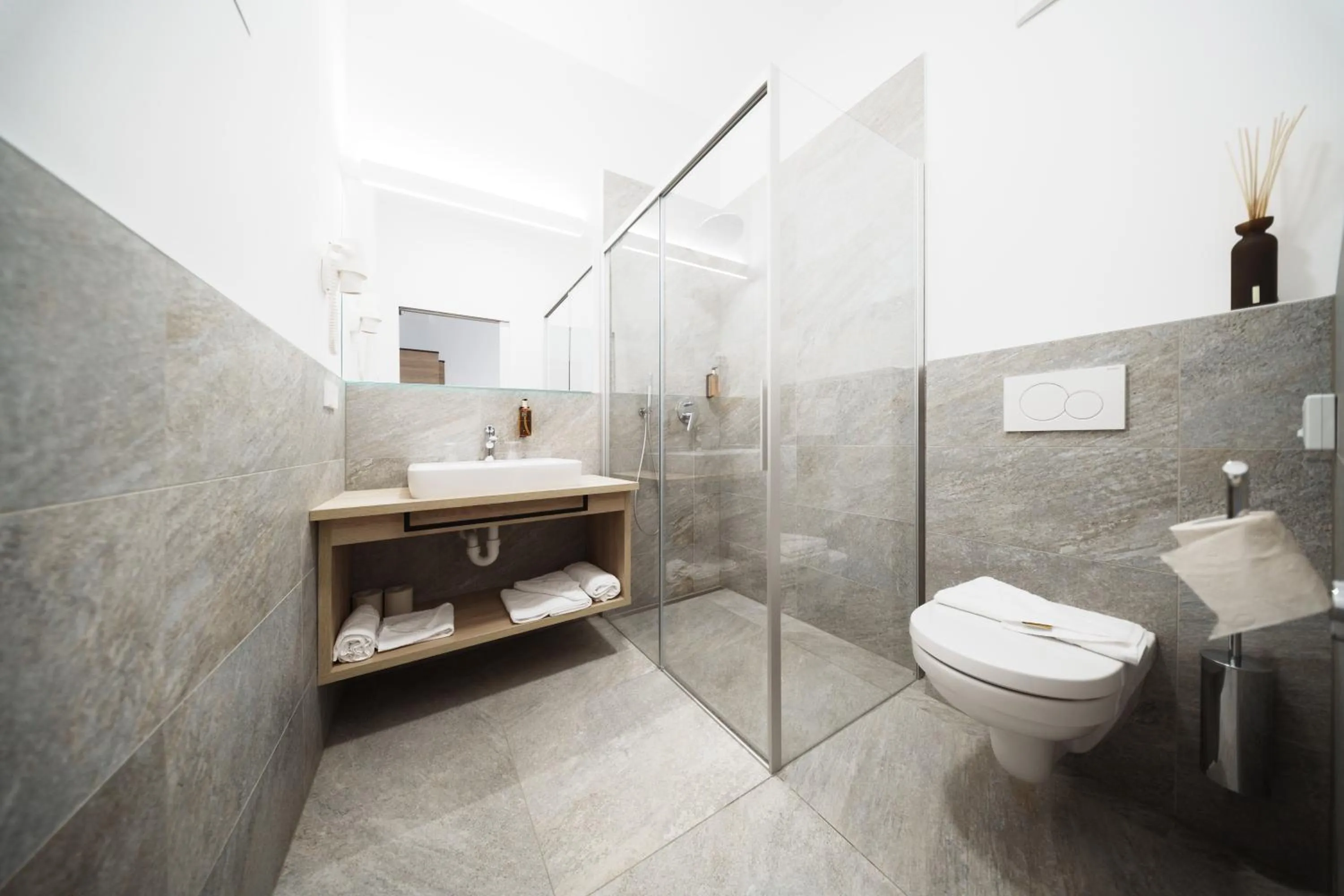 Shower in Kolpinghaus Bolzano