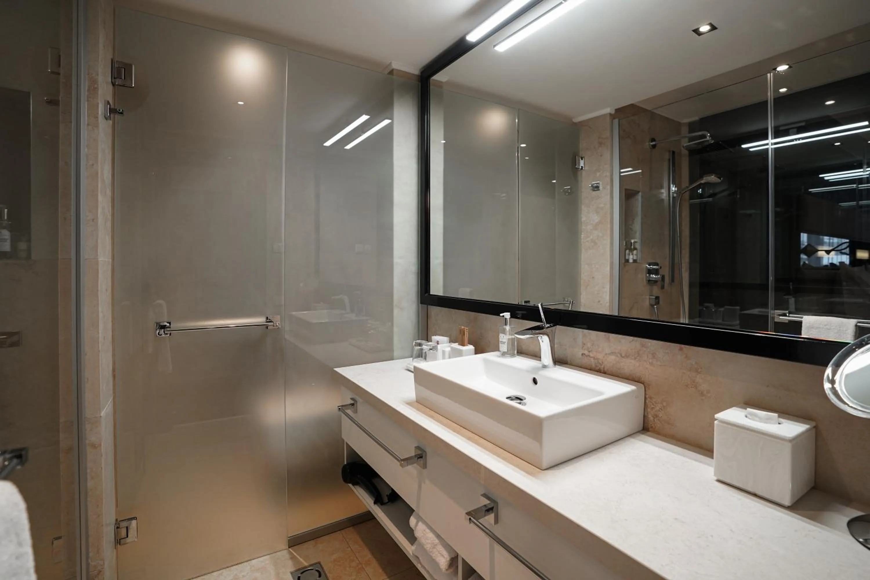 11 Mirrors Design Hotel