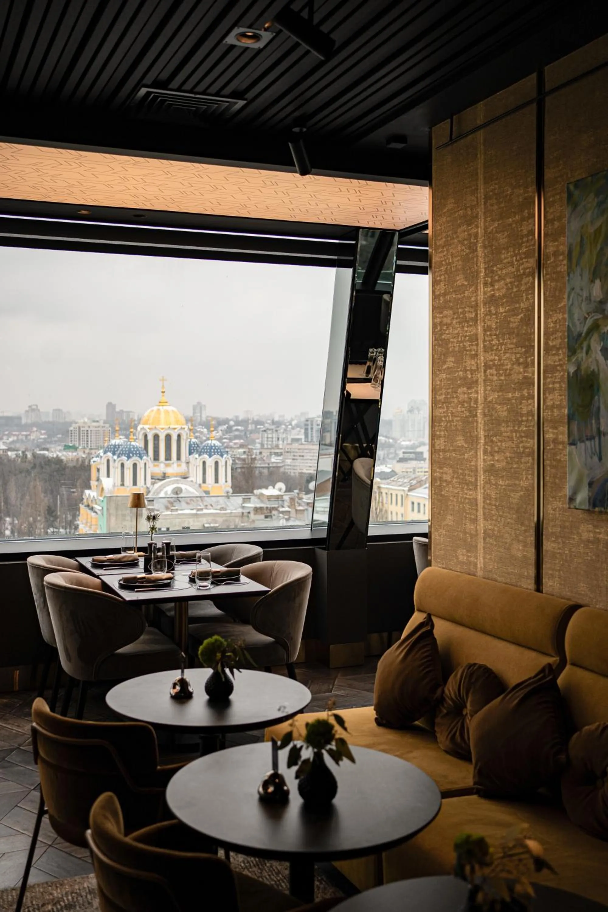 Restaurant/places to eat in 11 Mirrors Design Hotel