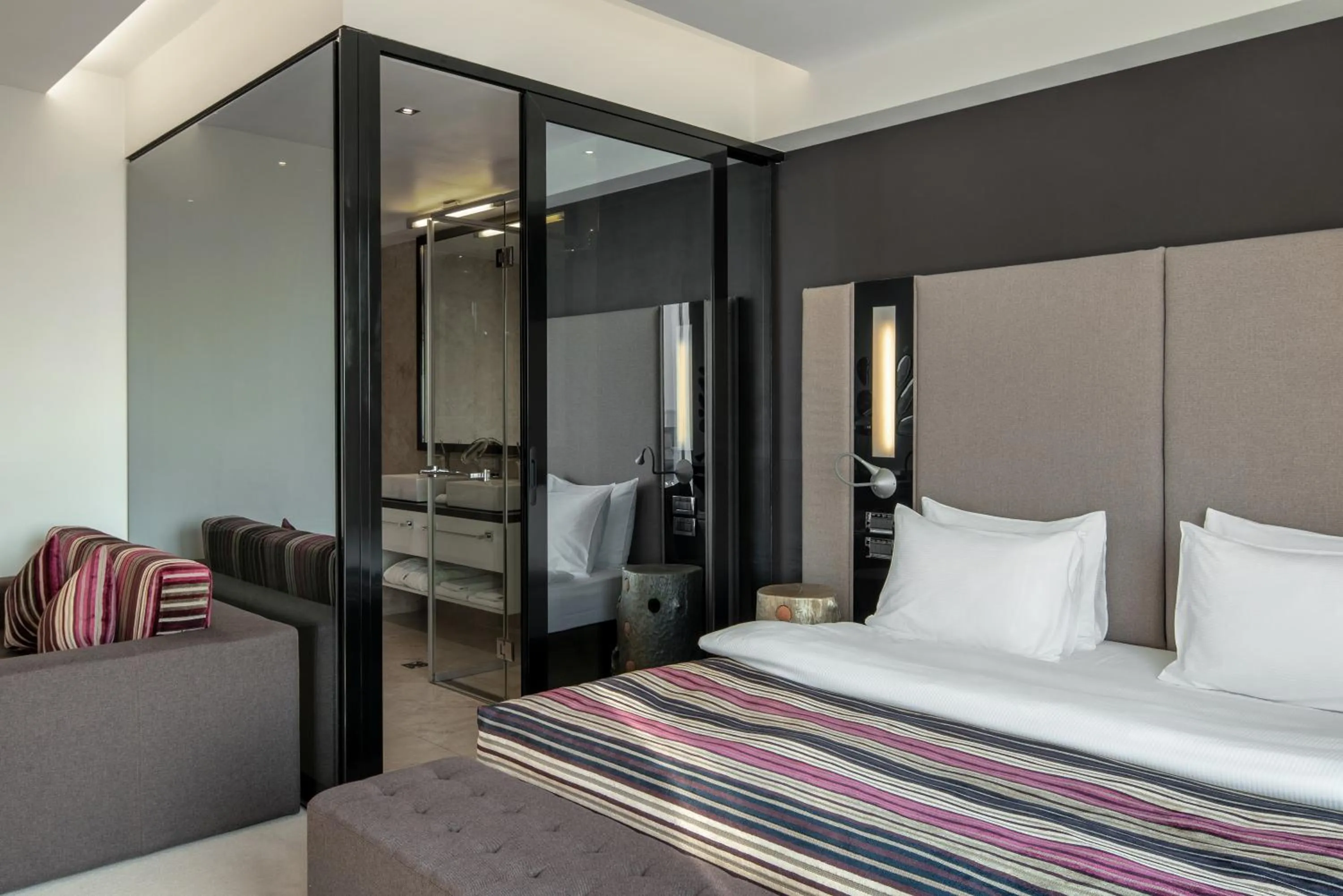 Photo of the whole room, Bed in 11 Mirrors Design Hotel