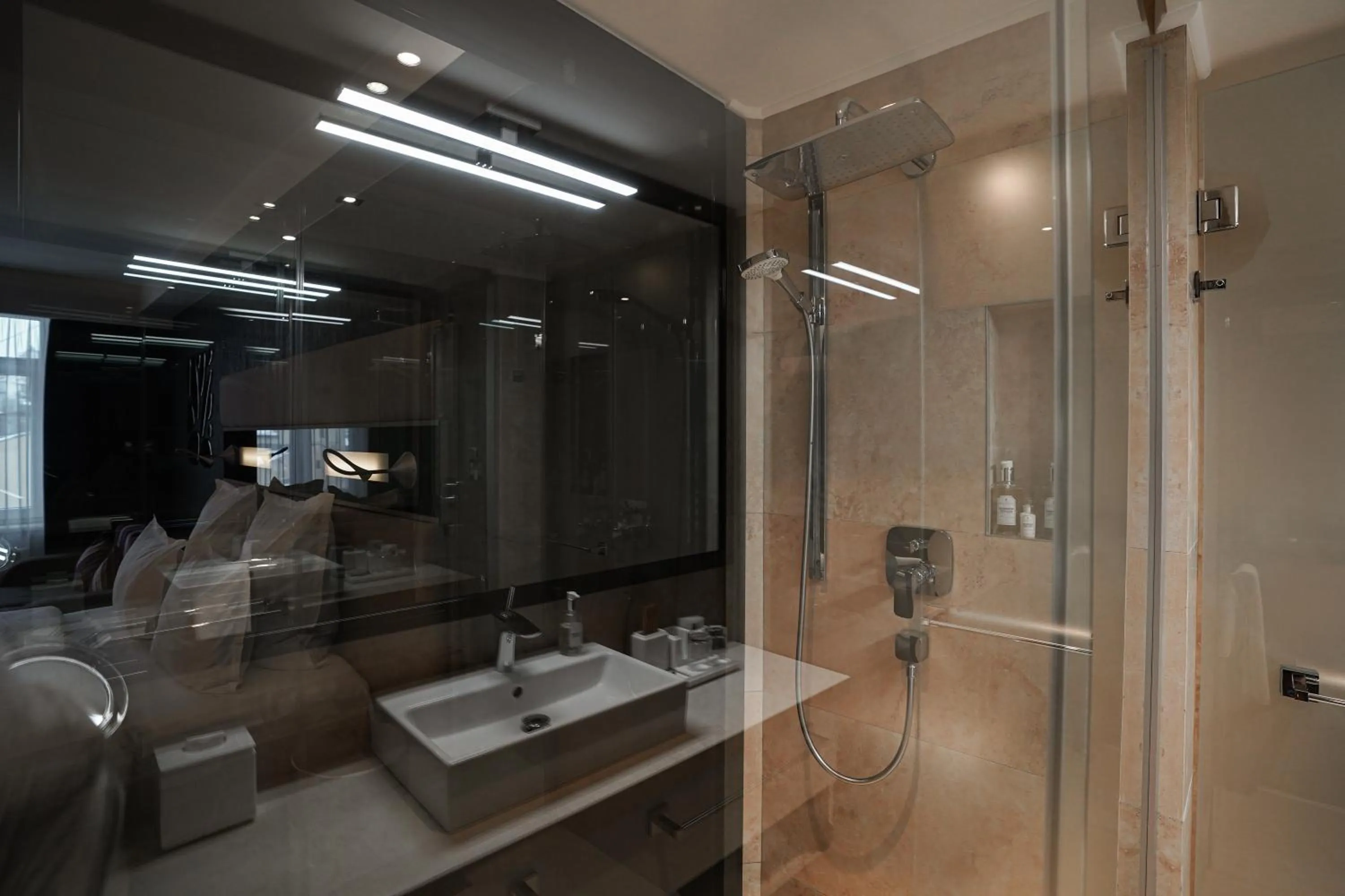 11 Mirrors Design Hotel