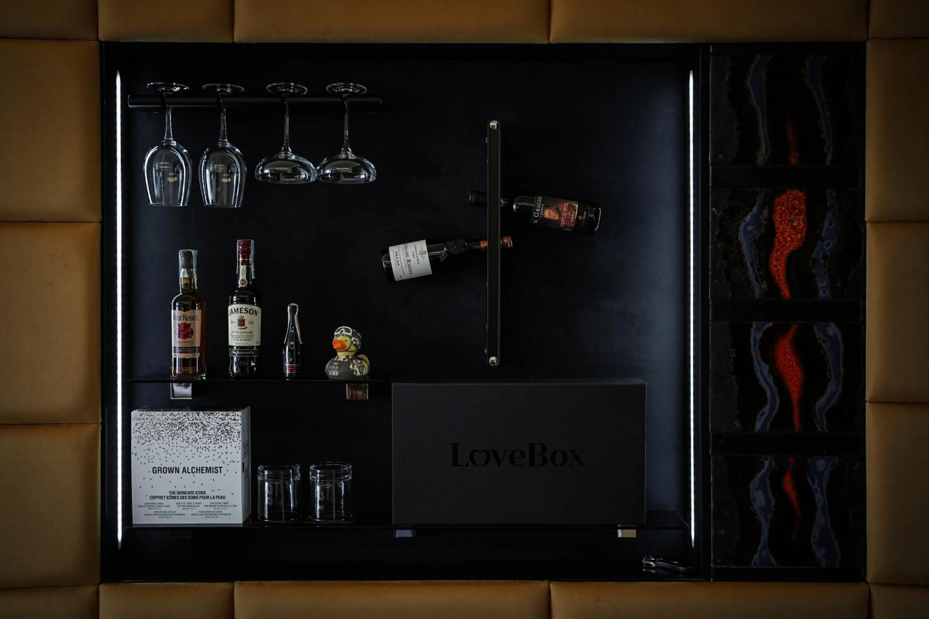 11 Mirrors Design Hotel