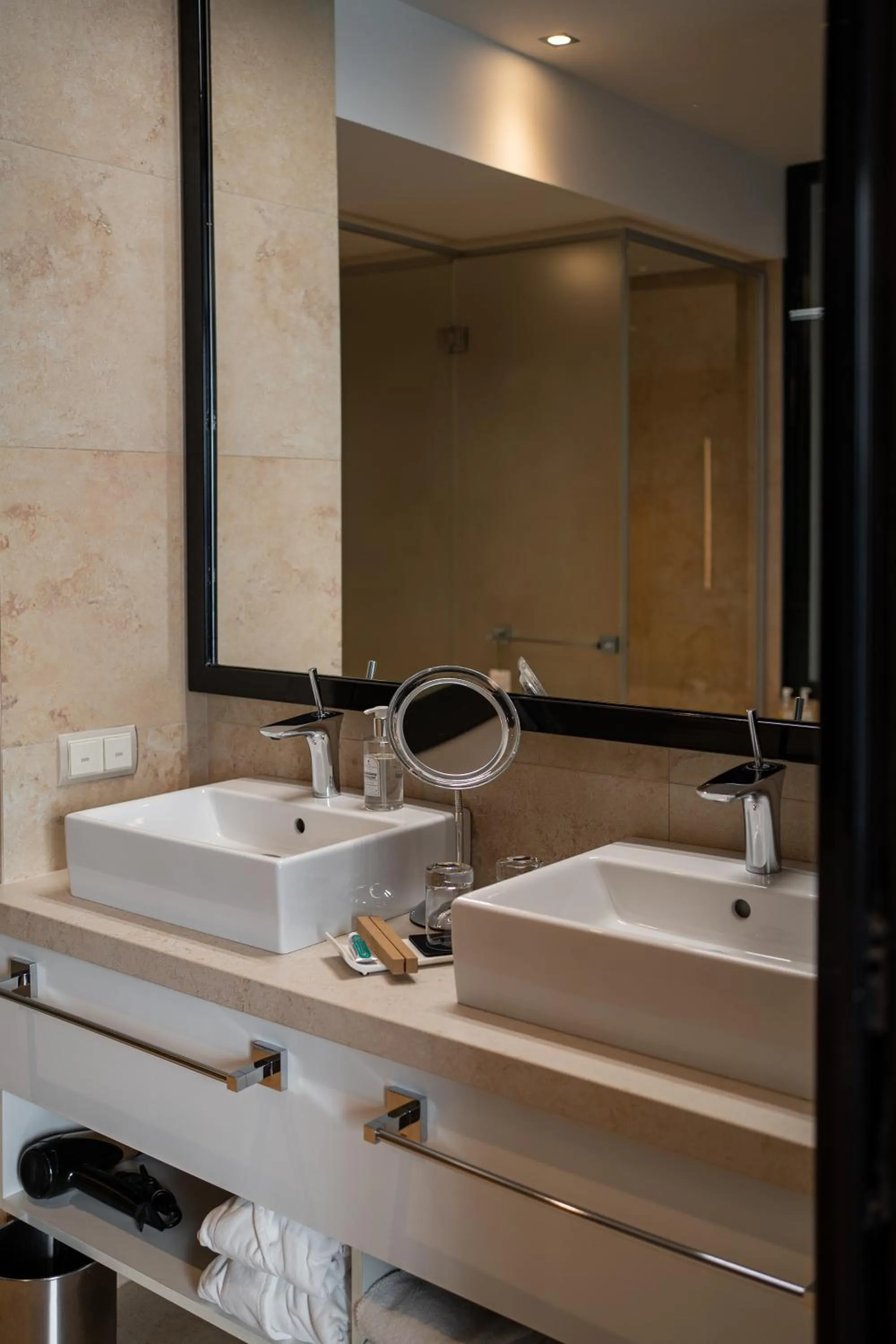 Bath in 11 Mirrors Design Hotel