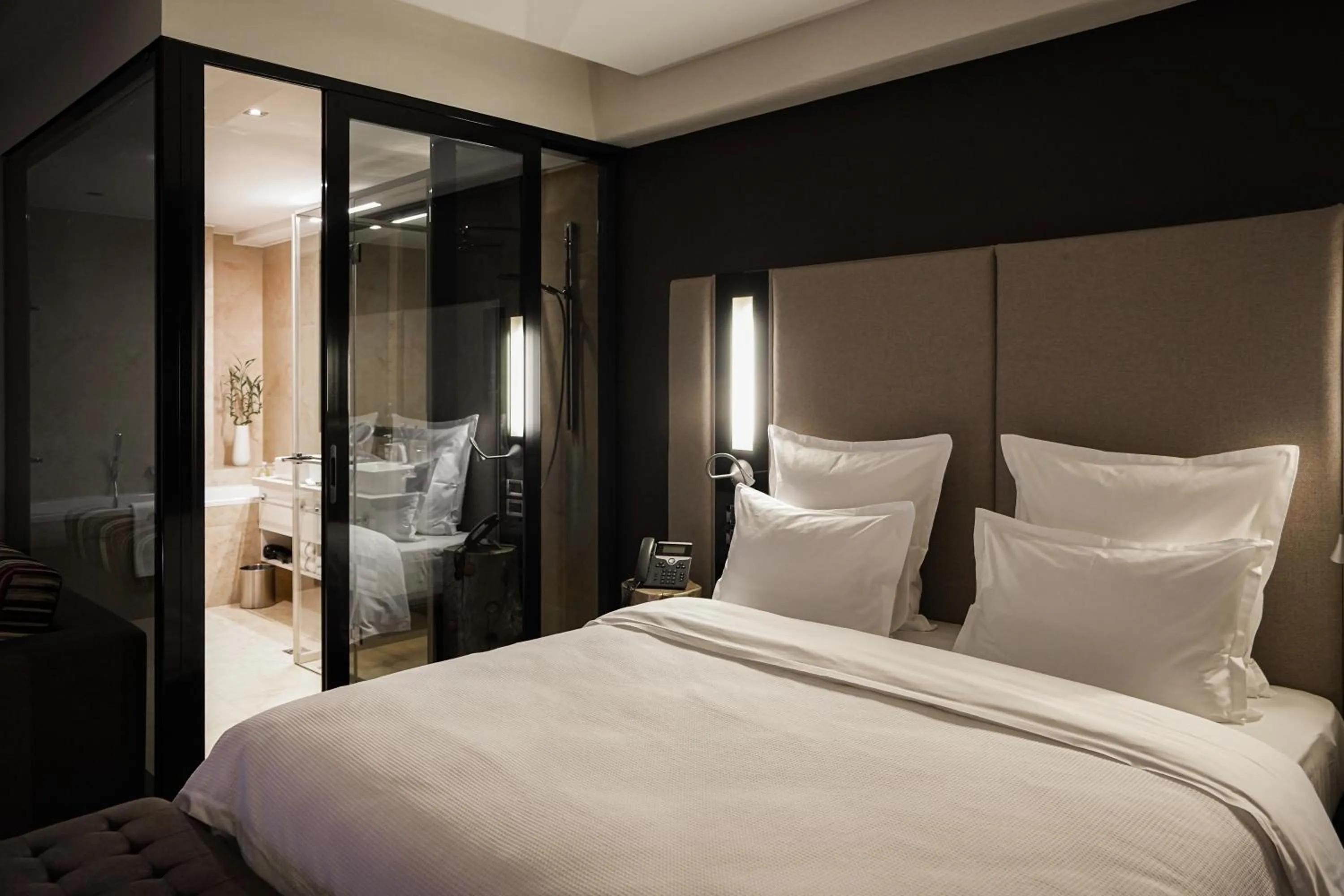 Photo of the whole room, Bed in 11 Mirrors Design Hotel