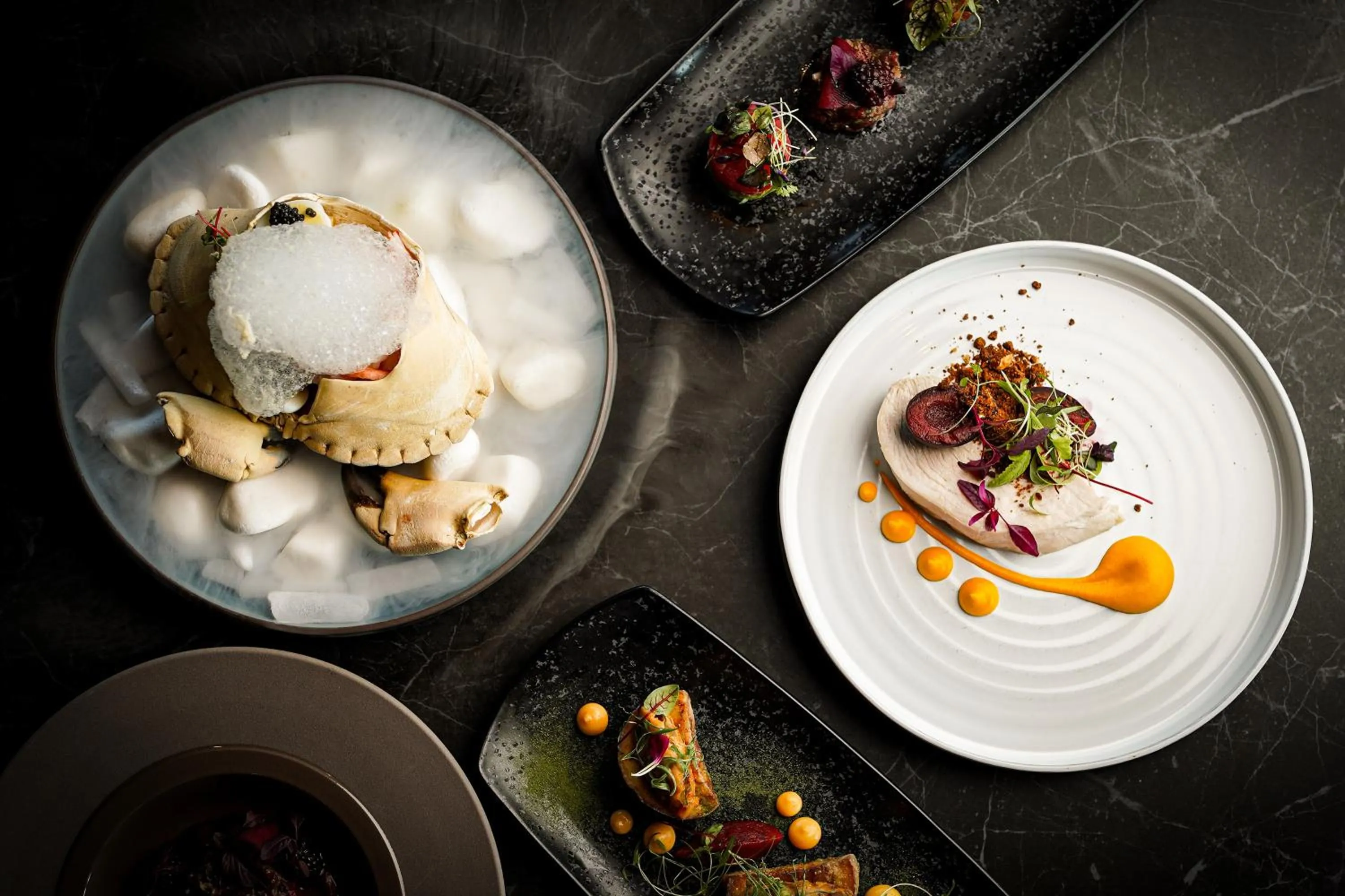 Restaurant/places to eat in 11 Mirrors Design Hotel