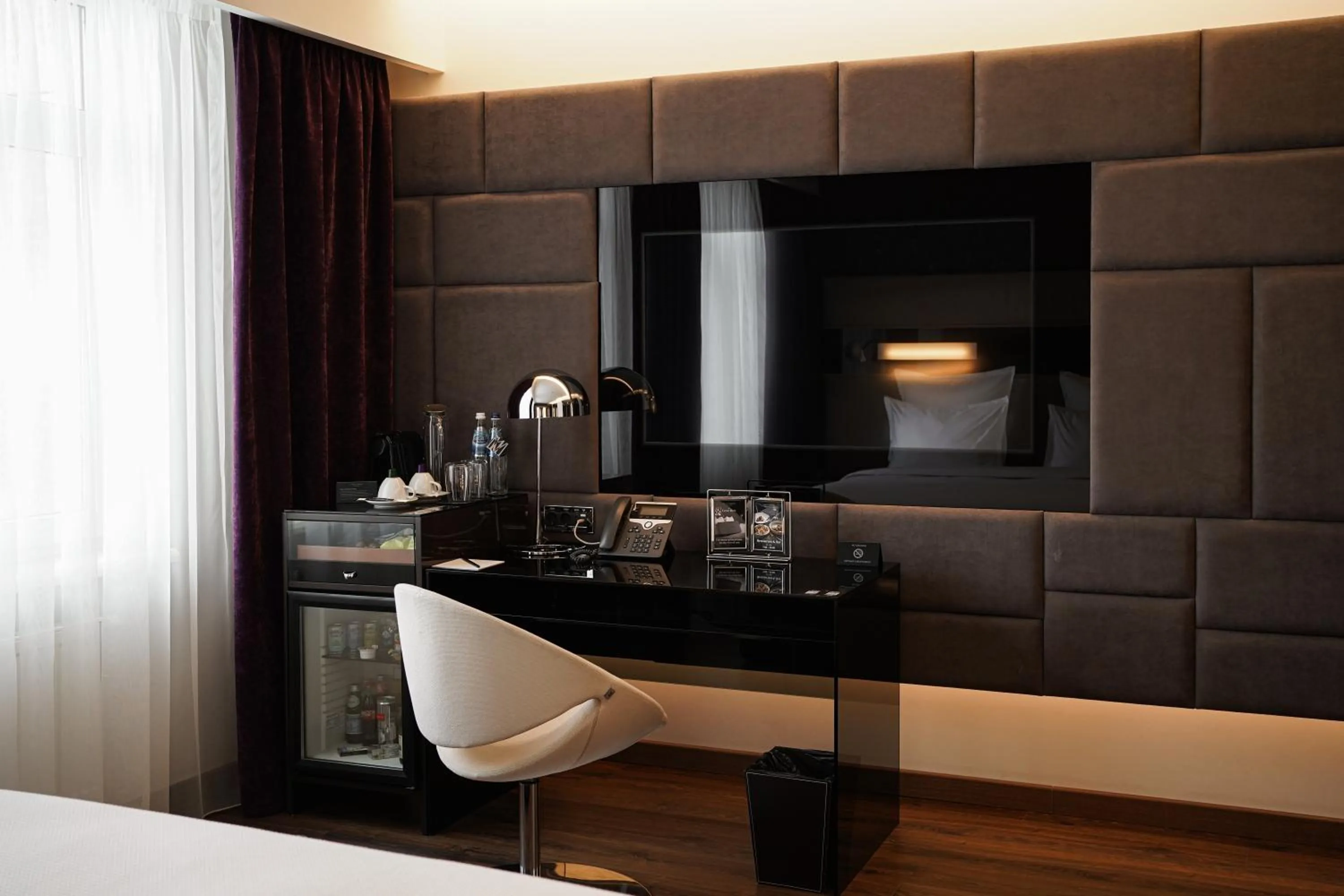 11 Mirrors Design Hotel