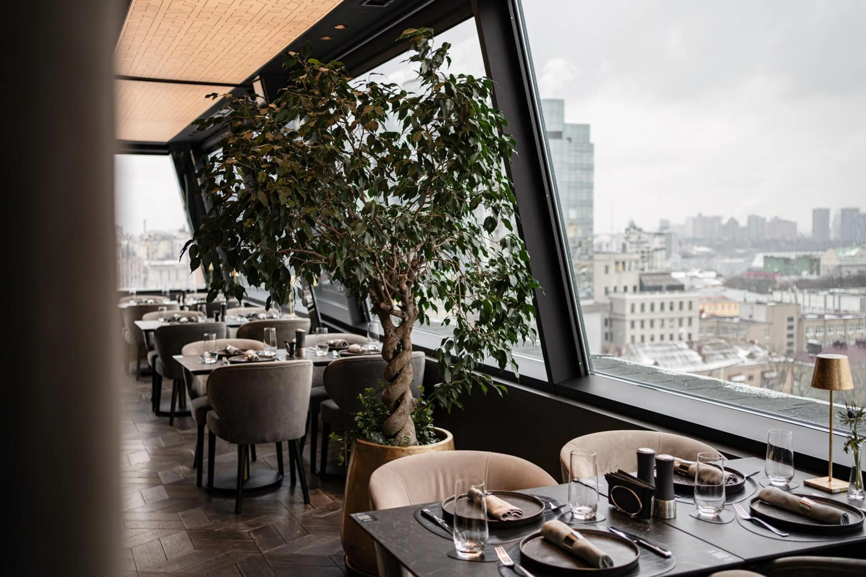 Restaurant/places to eat in 11 Mirrors Design Hotel