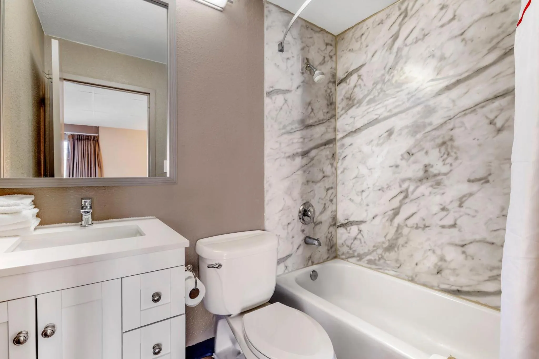 Bathroom in Red Roof Inn Stroudsburg