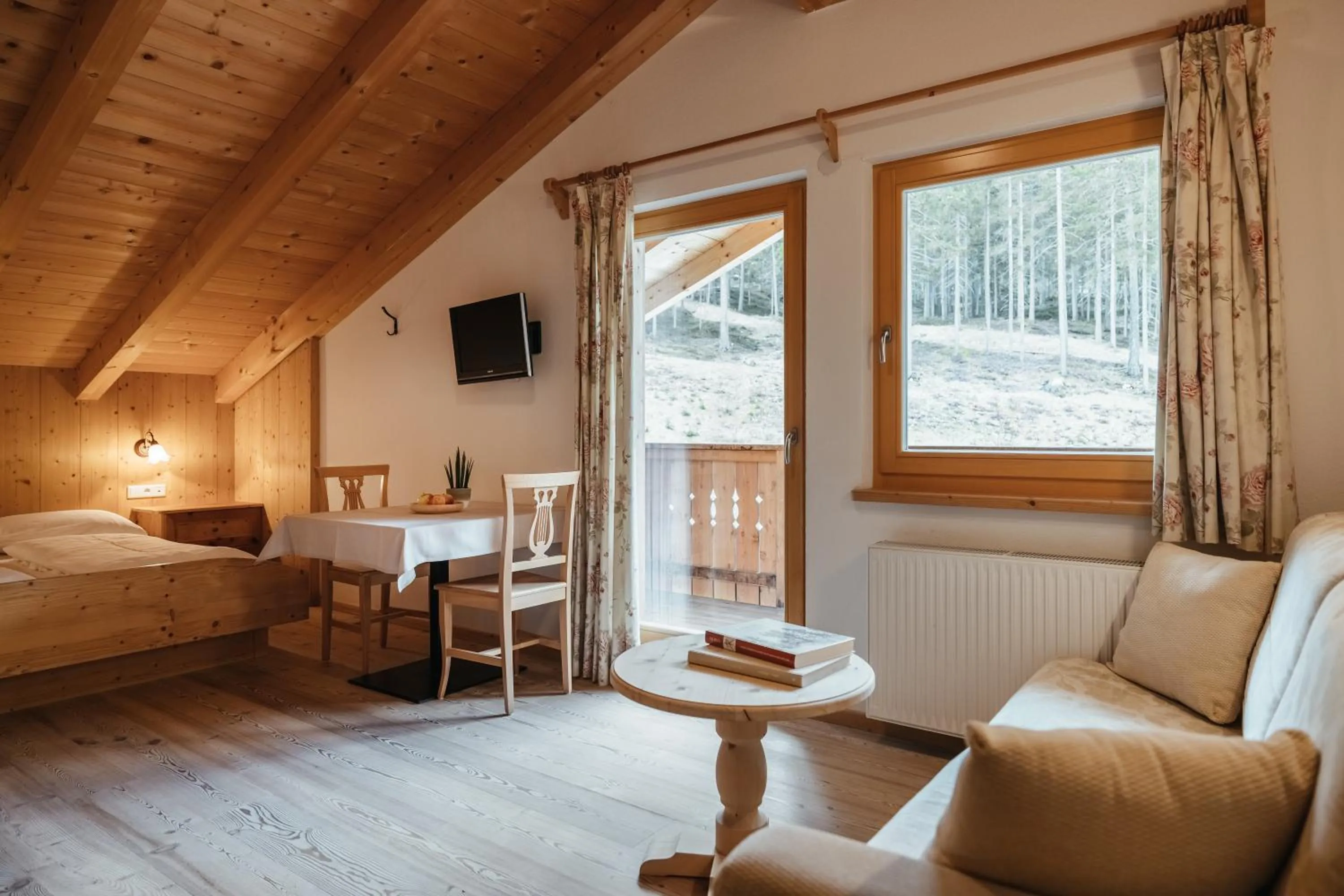 Balcony/Terrace, Bed in Garni Ciasa Urban