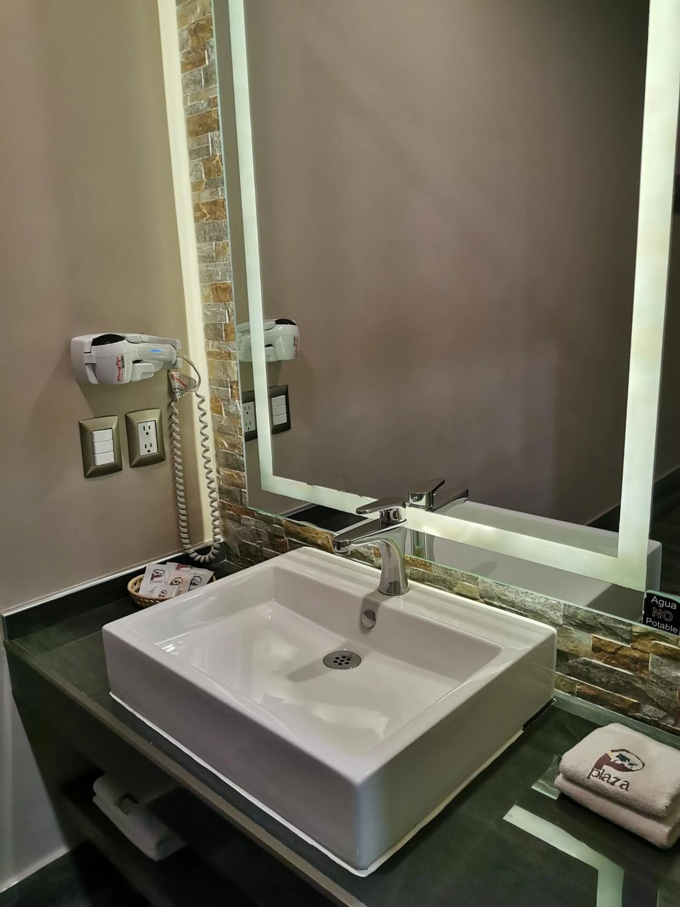 Bathroom in Hotel Plaza Arteaga