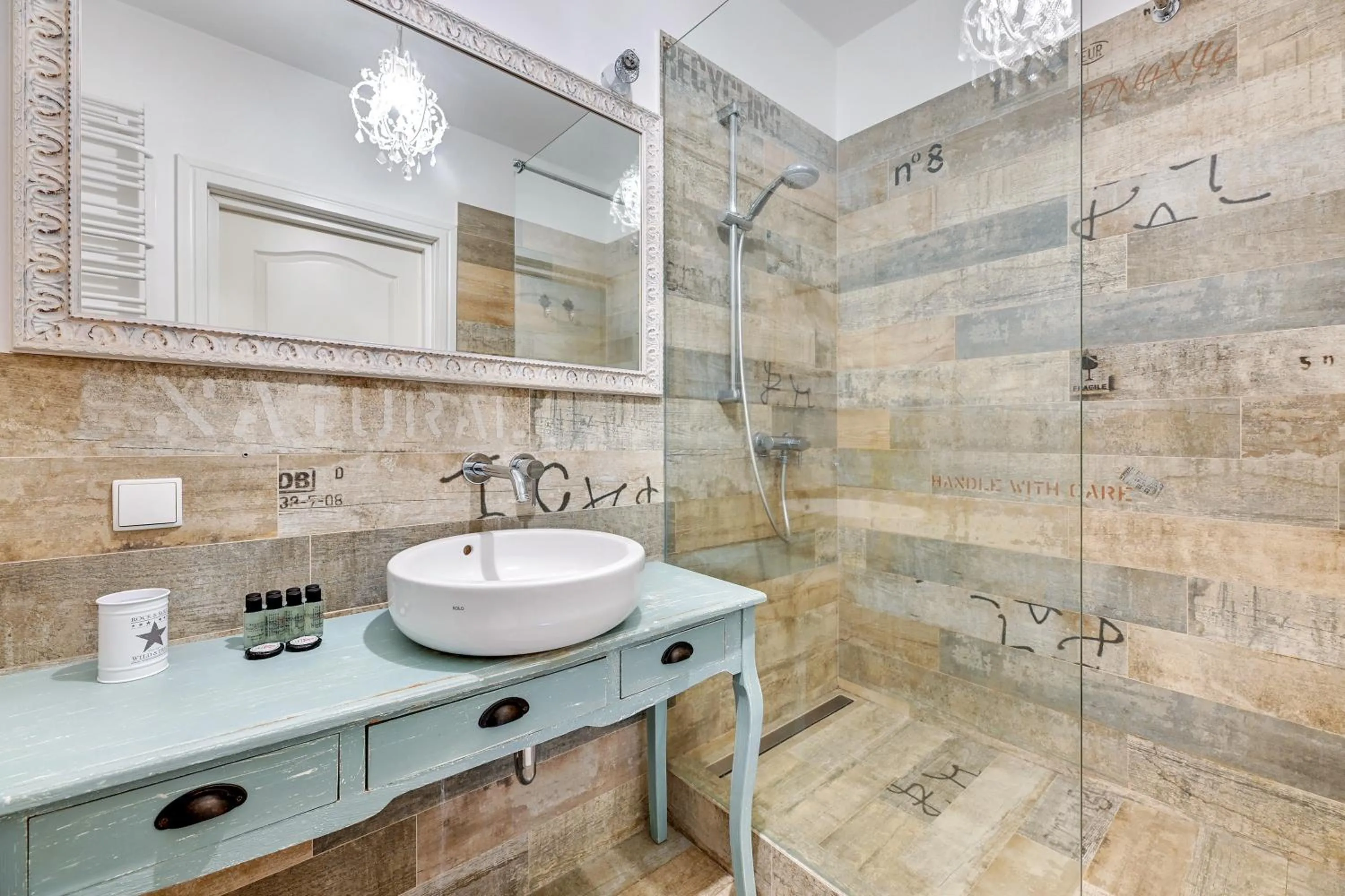 Shower in Dom & House – Old Town Waterlane