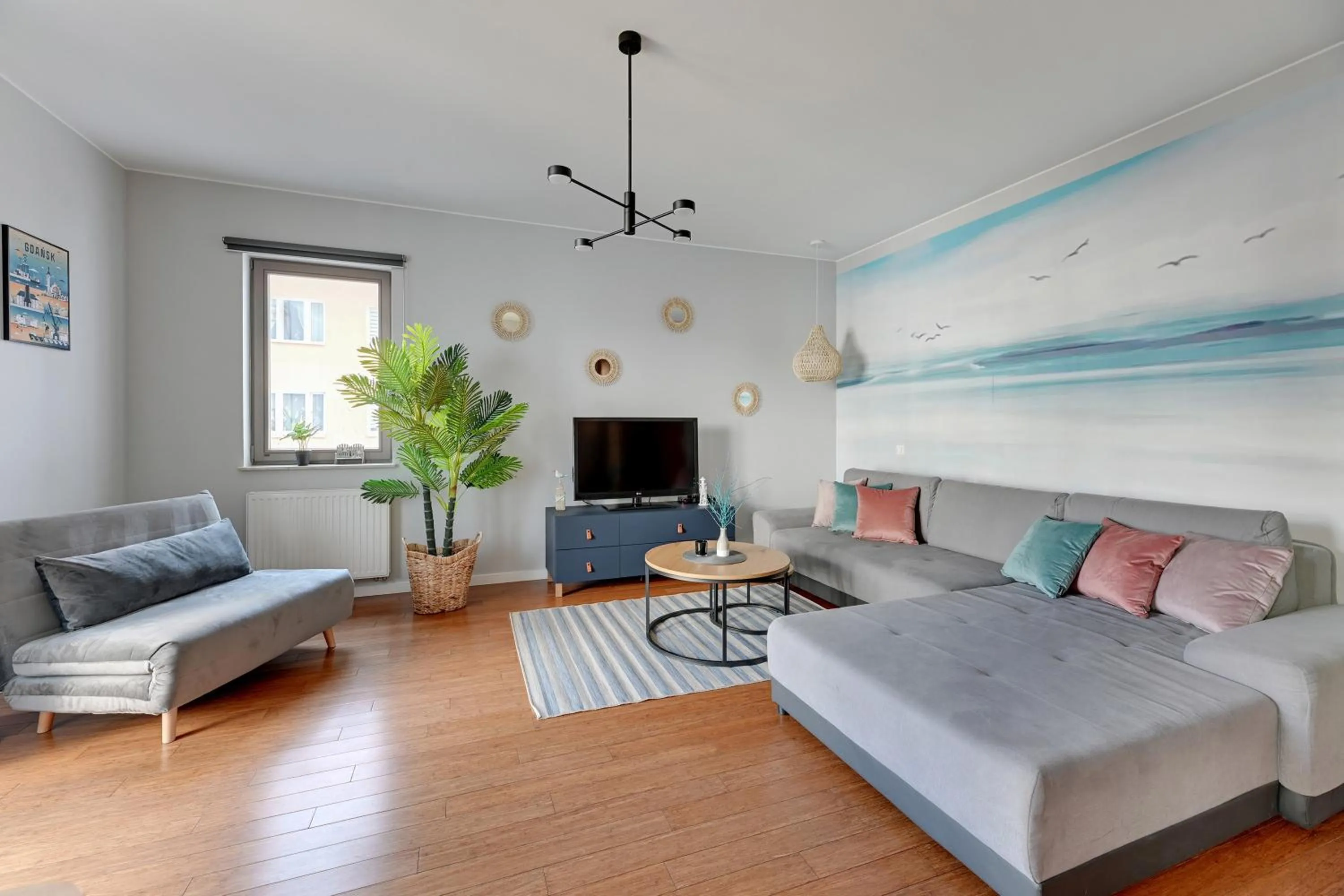 Communal lounge/ TV room in Dom & House – Old Town Waterlane