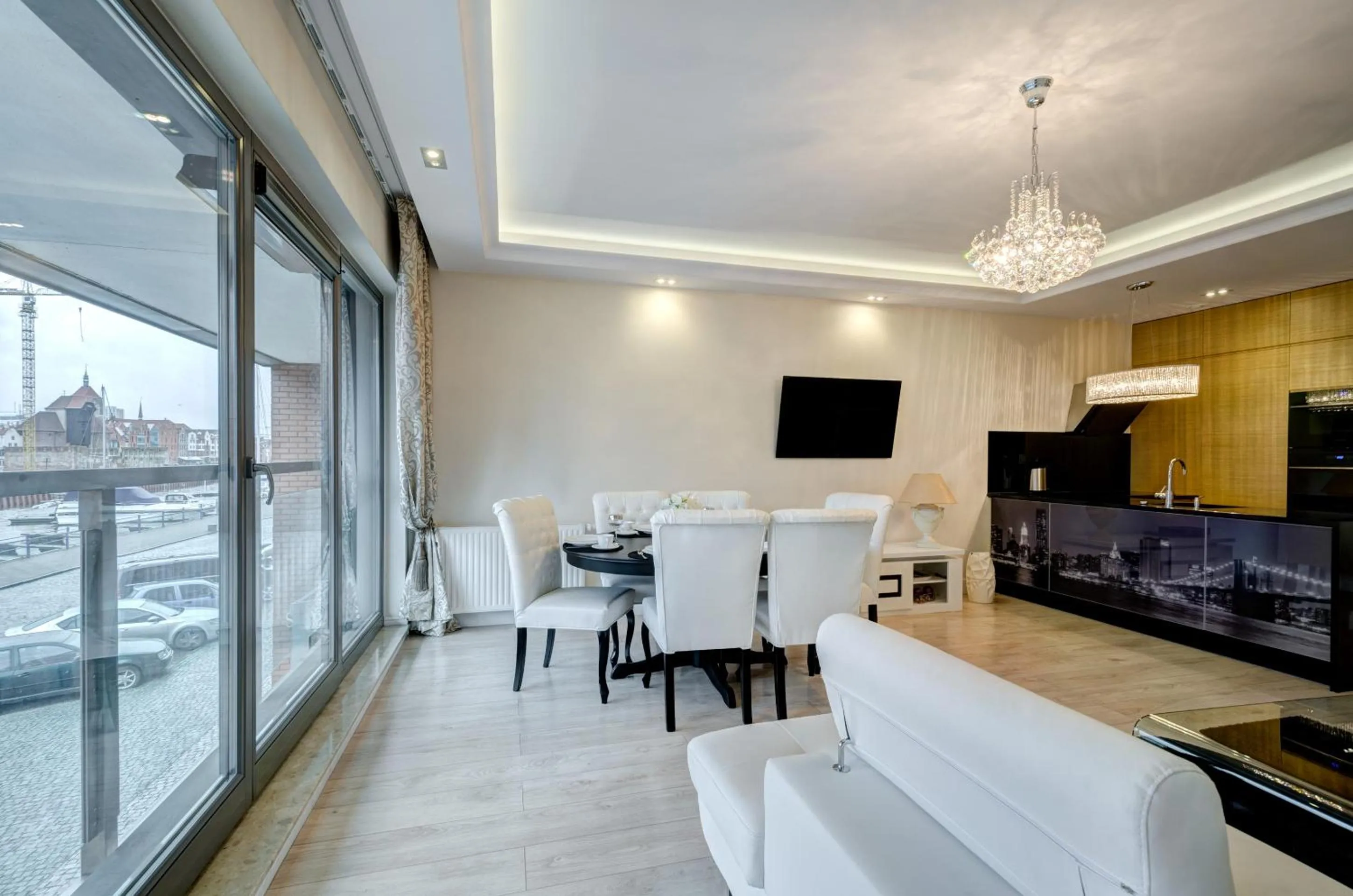 Communal lounge/ TV room in Dom & House – Old Town Waterlane