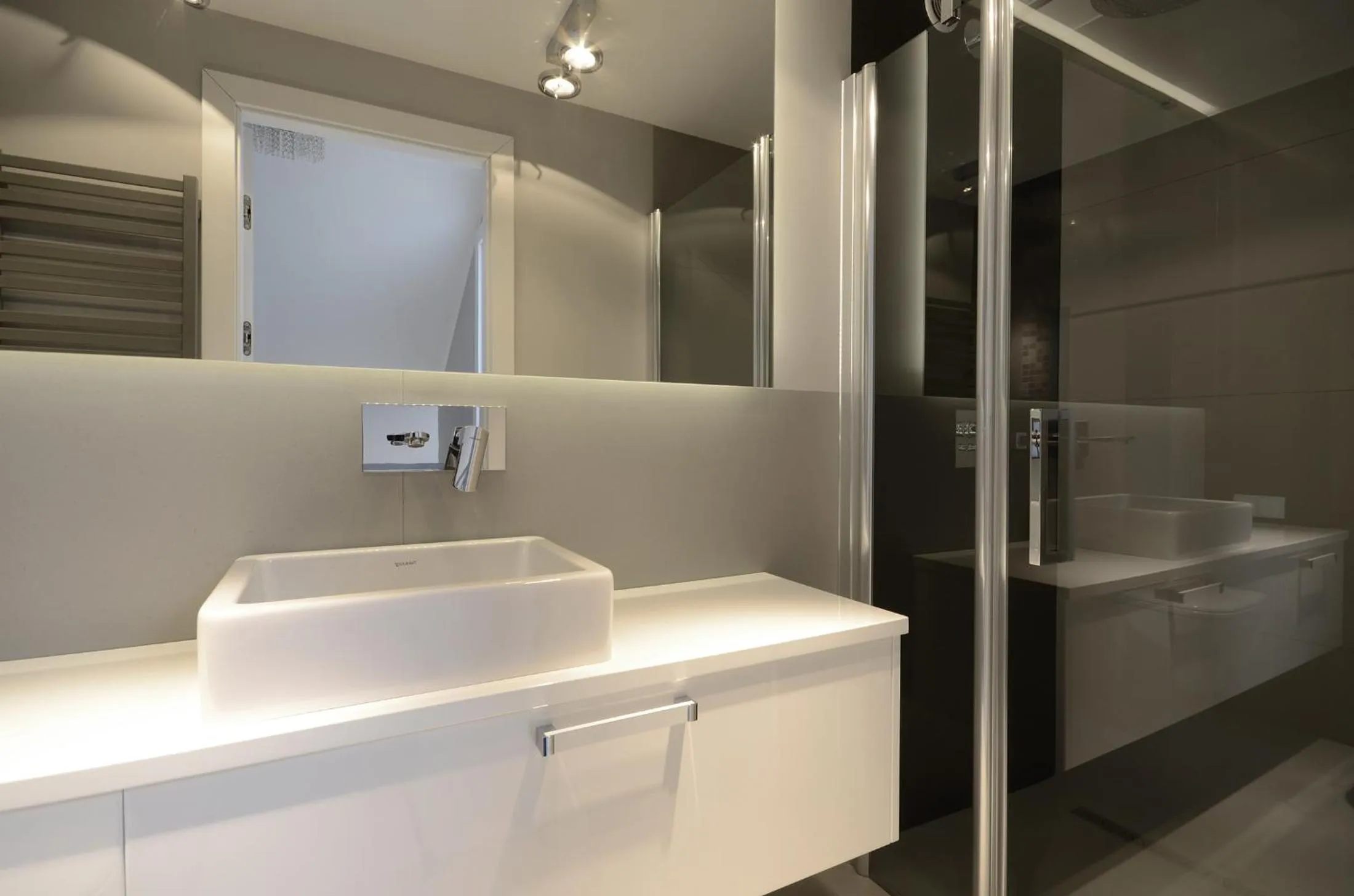 Shower in Dom & House – Old Town Waterlane