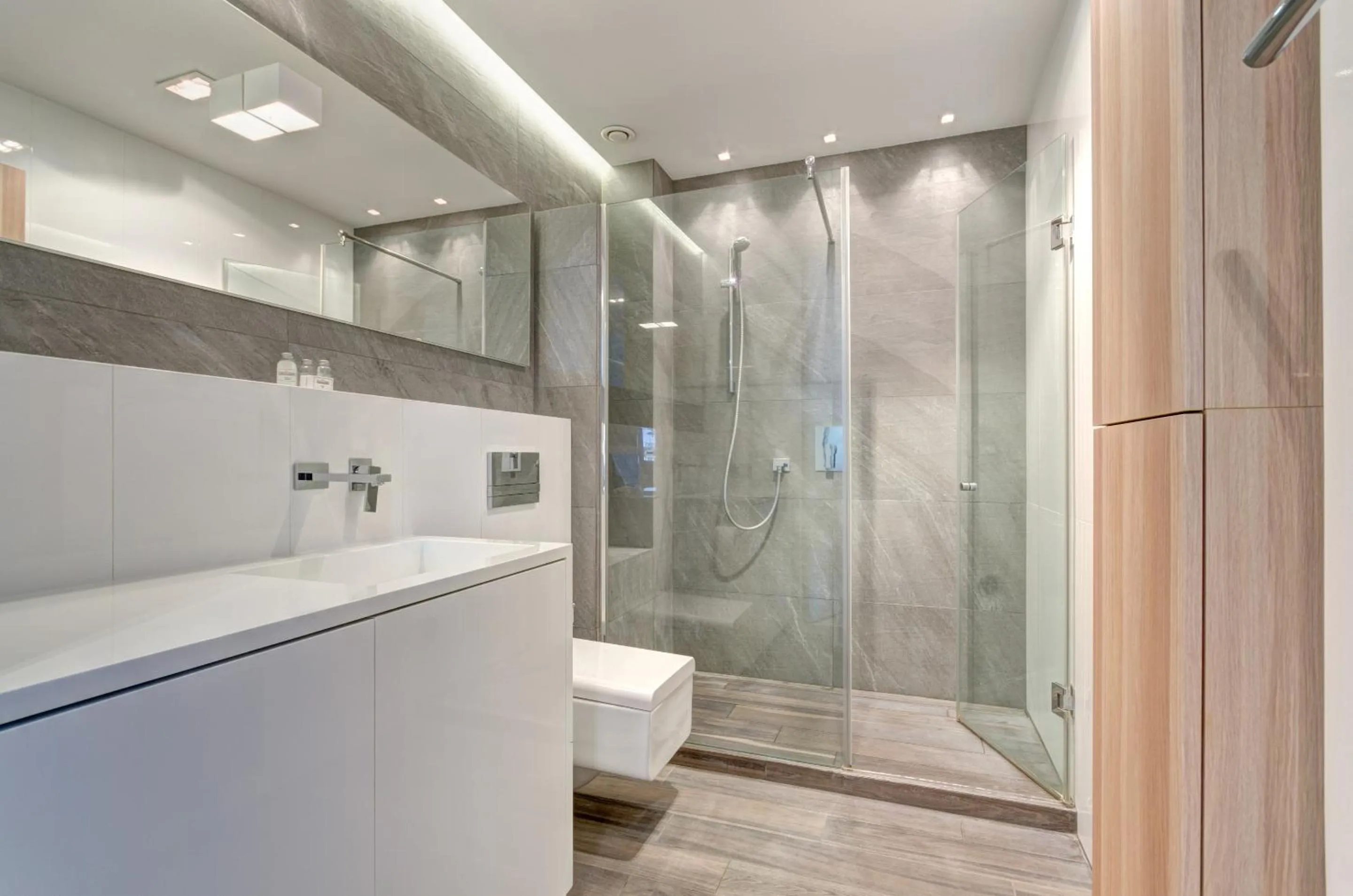 Shower in Dom & House – Old Town Waterlane
