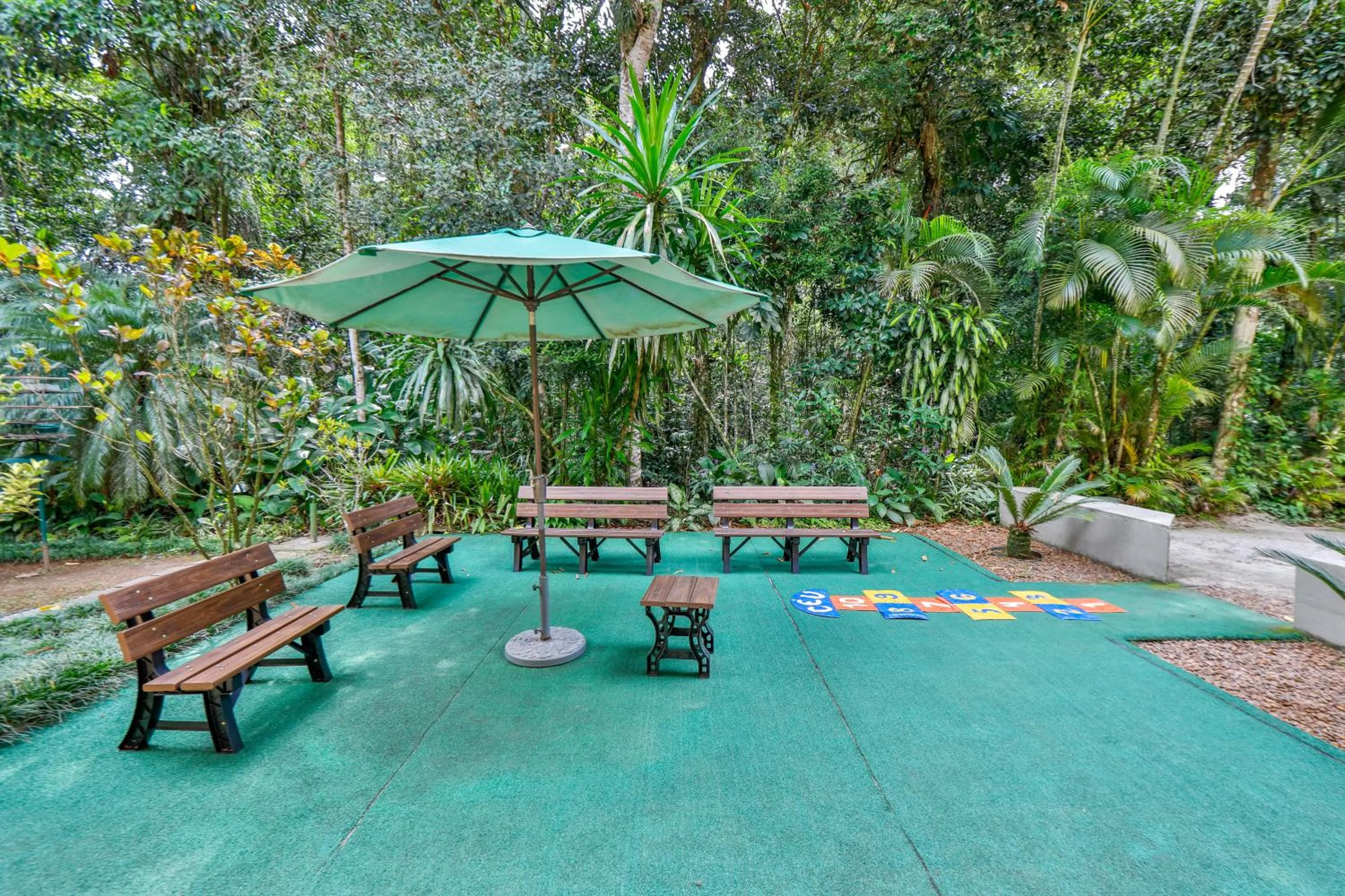 Garden view in Flat estudio 110 Amarilis Riviera de São Lourenço, 03 piscina climatizada, serviço de hotelaria, limpesa e troca de toalhas diária, carregador veiculo elétrico e servico de praia finais de semana WiFi 500