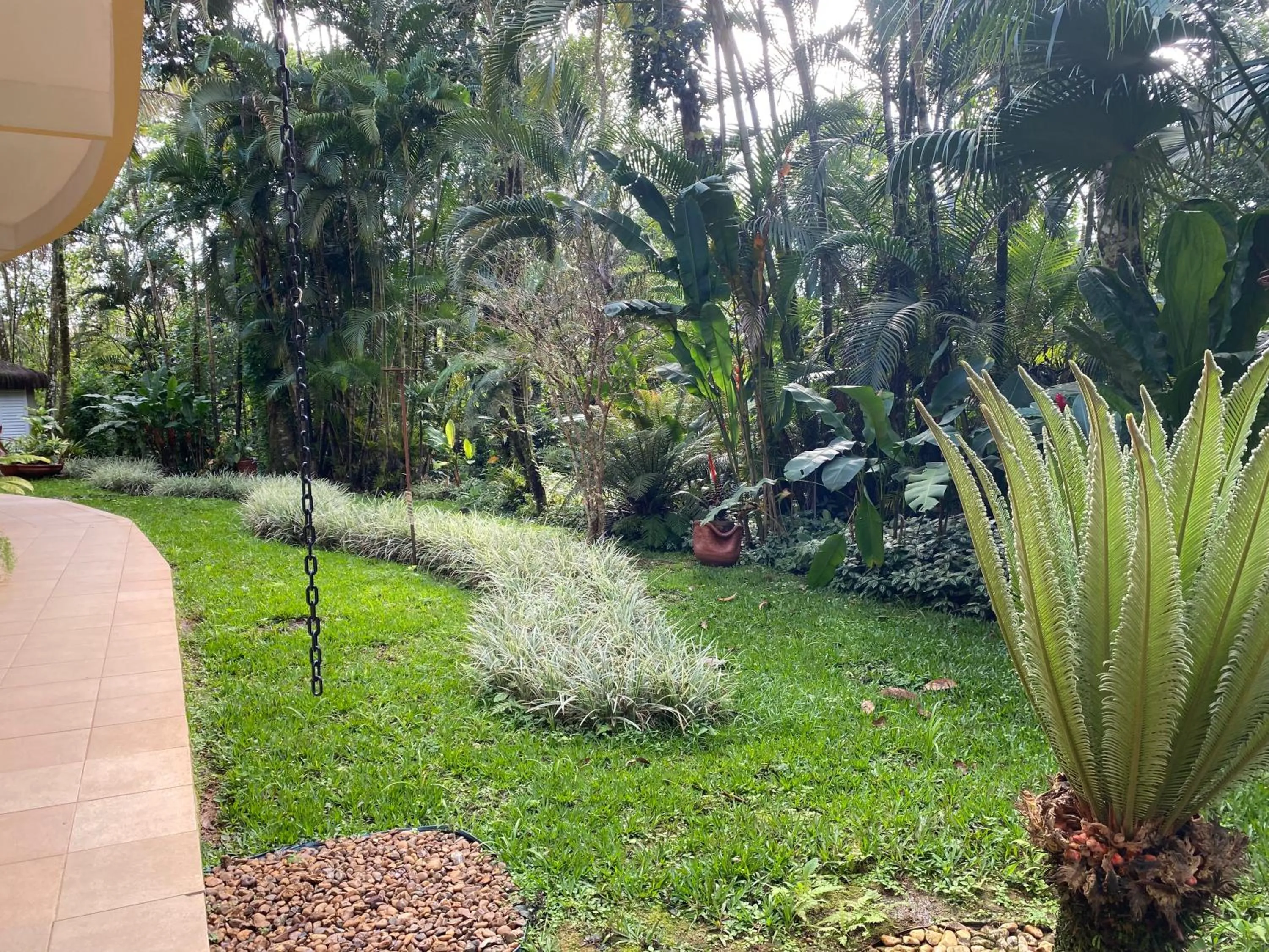 Garden in Flat estudio 110 Amarilis Riviera de São Lourenço, 03 piscina climatizada, serviço de hotelaria, limpesa e troca de toalhas diária, carregador veiculo elétrico e servico de praia finais de semana WiFi 500