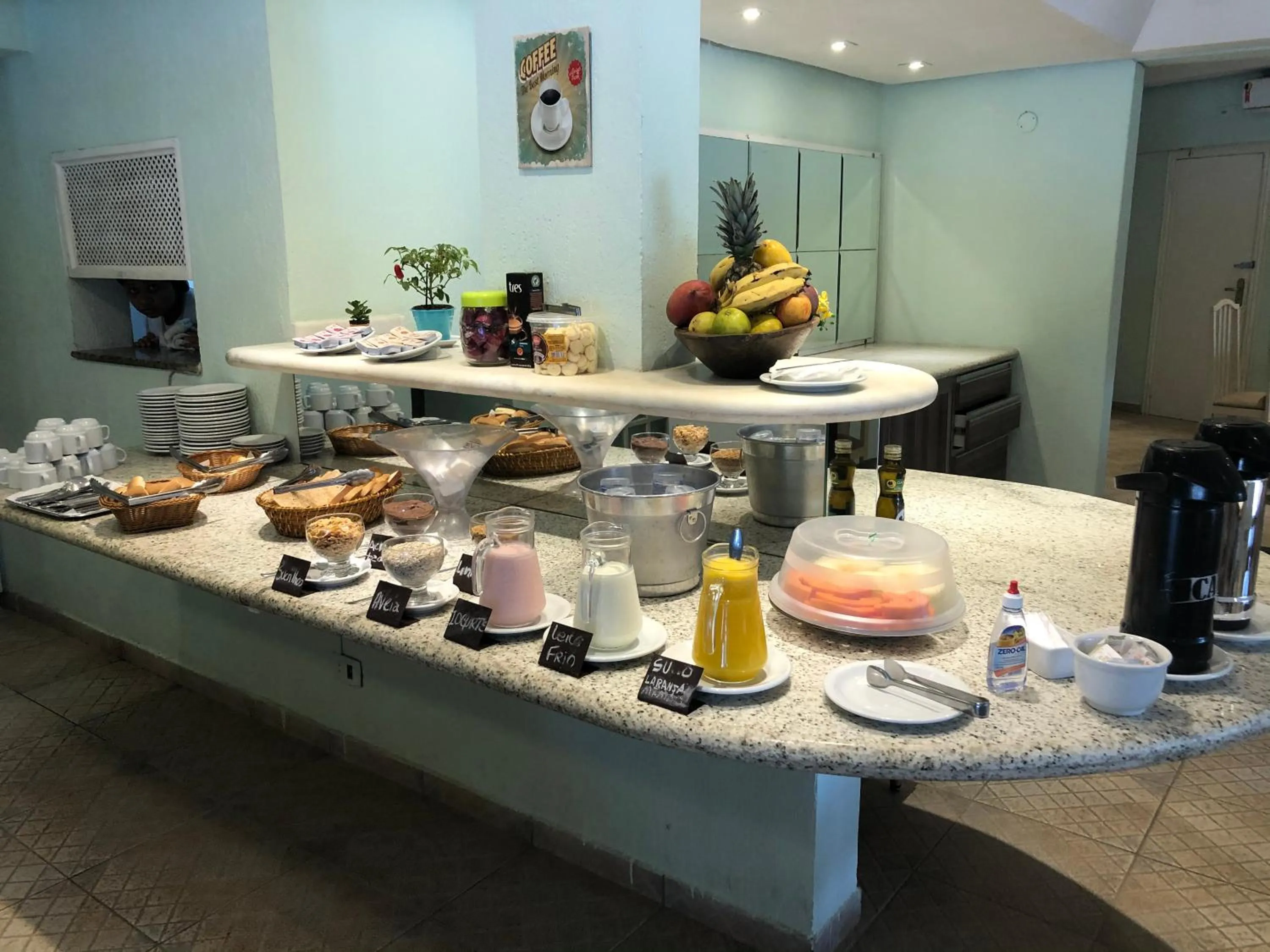 Breakfast in Flat estudio 110 Amarilis Riviera de São Lourenço, 03 piscina climatizada, serviço de hotelaria, limpesa e troca de toalhas diária, carregador veiculo elétrico e servico de praia finais de semana WiFi 500