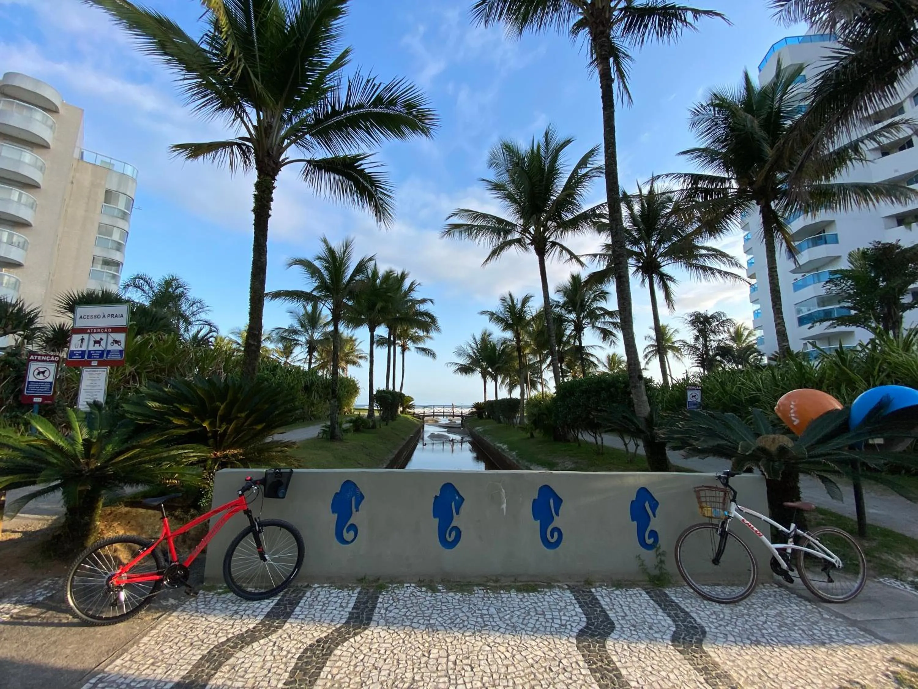 Natural landscape in Flat estudio 110 Amarilis Riviera de São Lourenço, 03 piscina climatizada, serviço de hotelaria, limpesa e troca de toalhas diária, carregador veiculo elétrico e servico de praia finais de semana WiFi 500