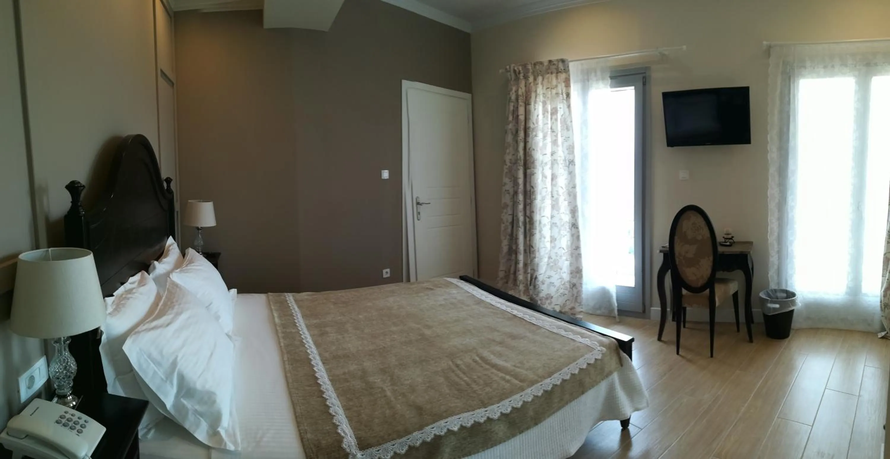 Balcony/Terrace, Bed in Amaryllis