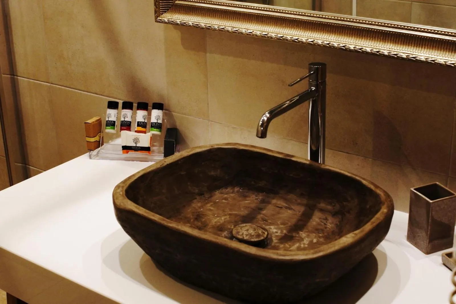 Bathroom in Amaryllis