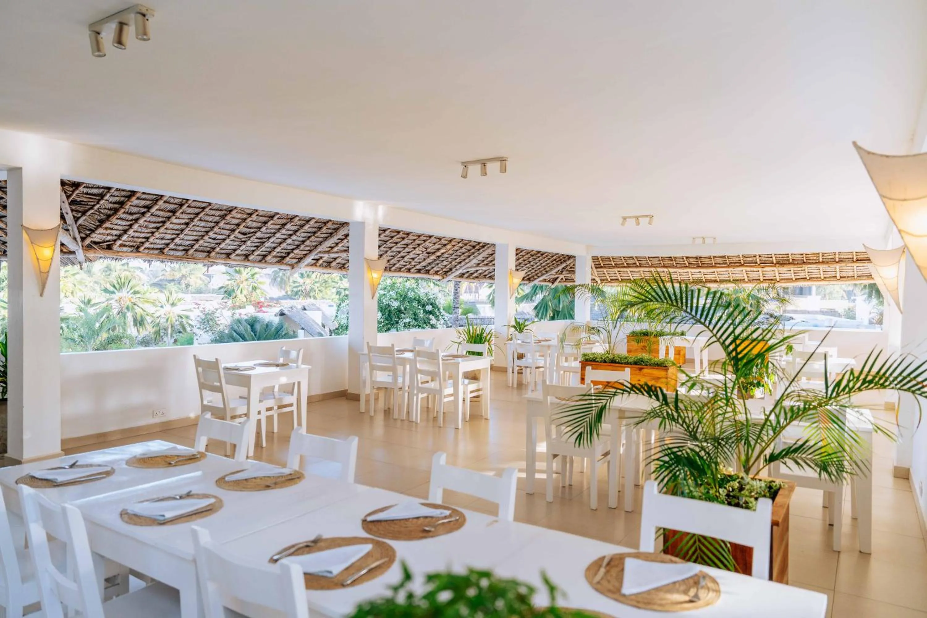 Restaurant/places to eat in Dhow Inn Boutique Hotel