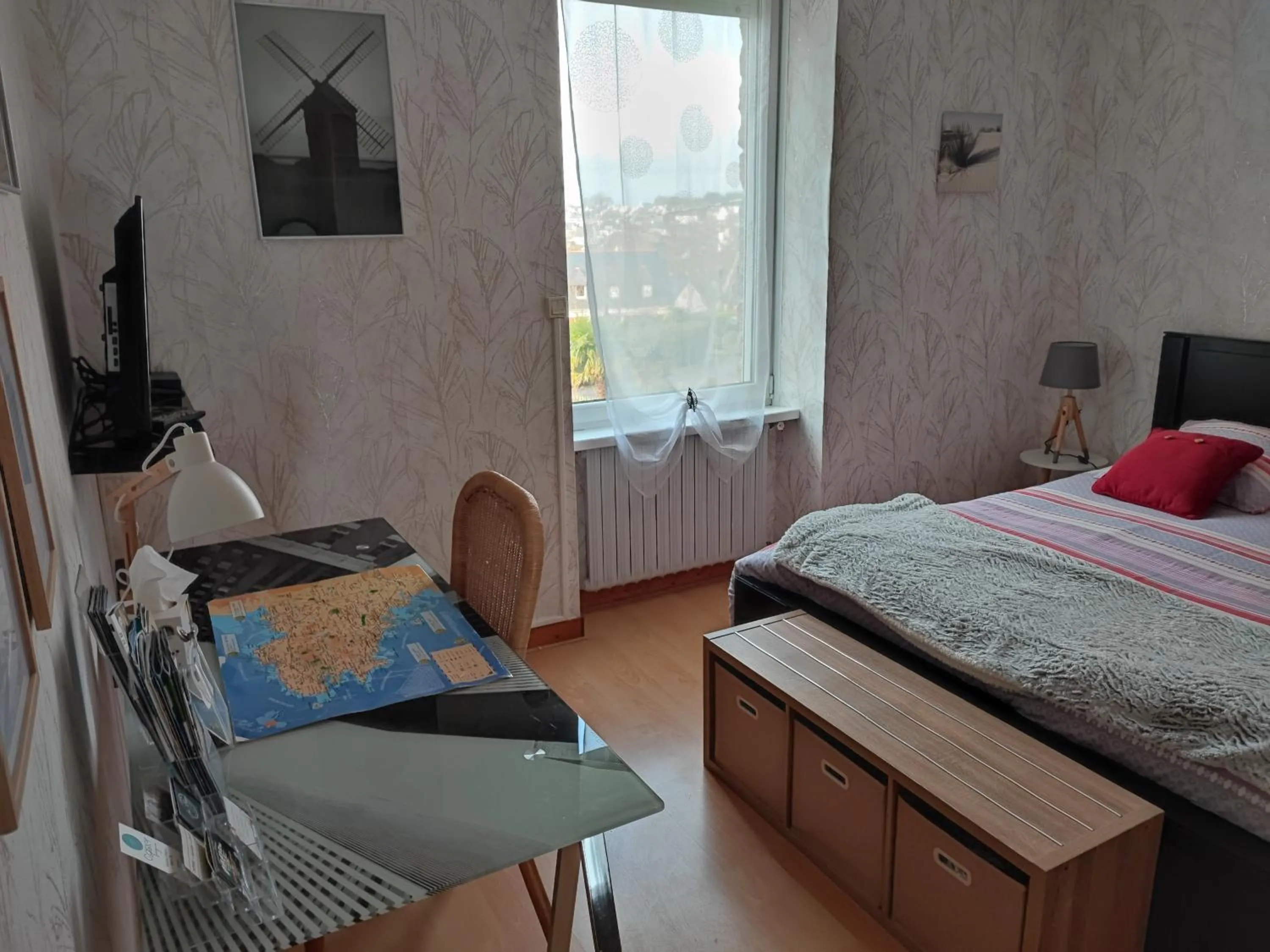 Bedroom, Bed in Location Keransignour