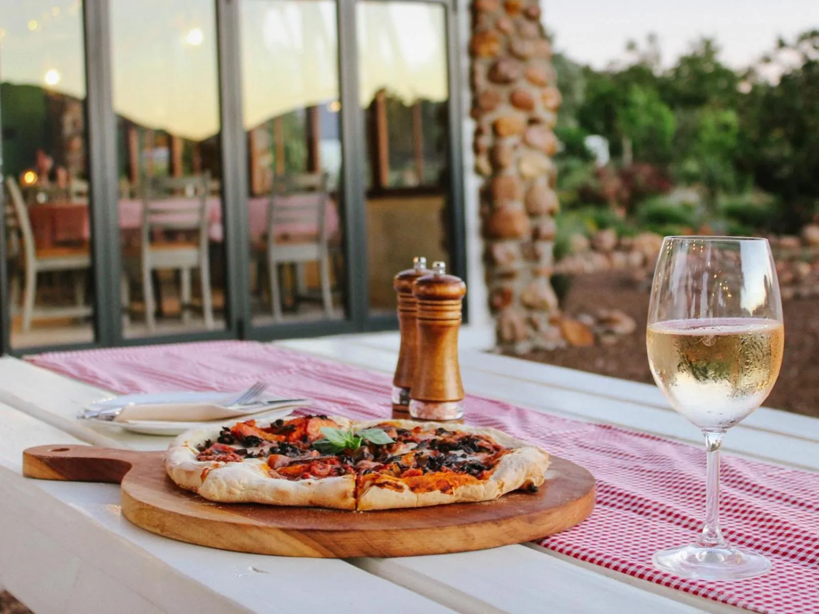 Dining area in Duikersdrift Winelands Country Escape