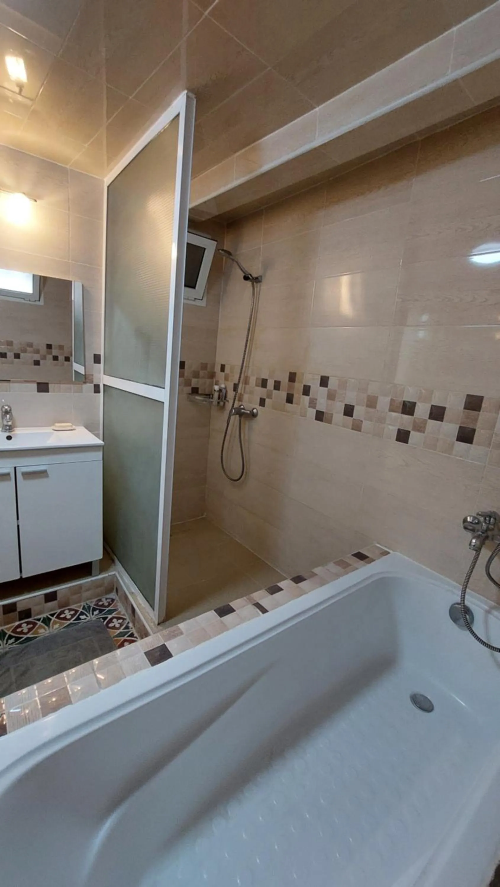 Shower in Dar Hayati