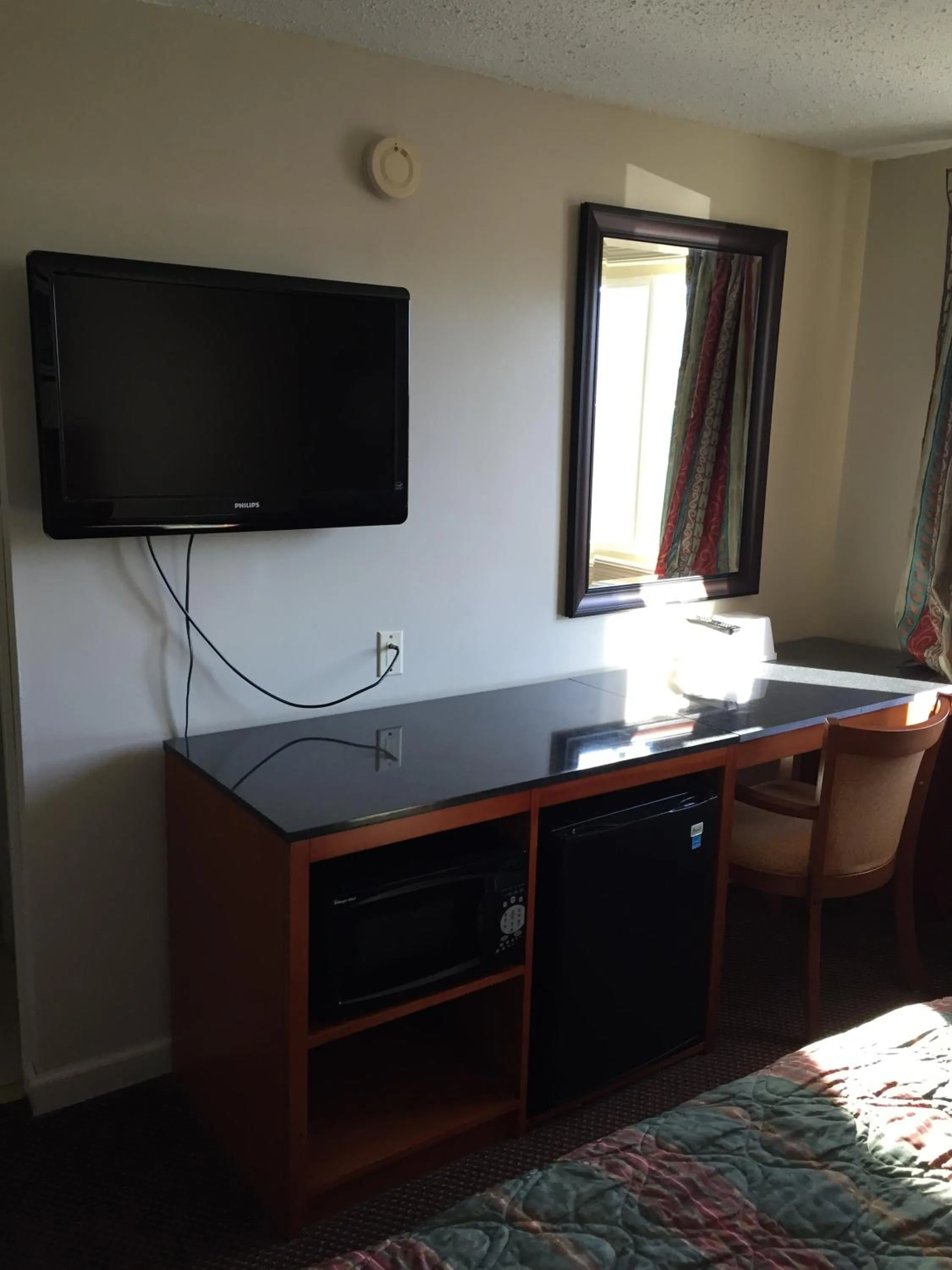 TV and multimedia in Royal Inn Motel