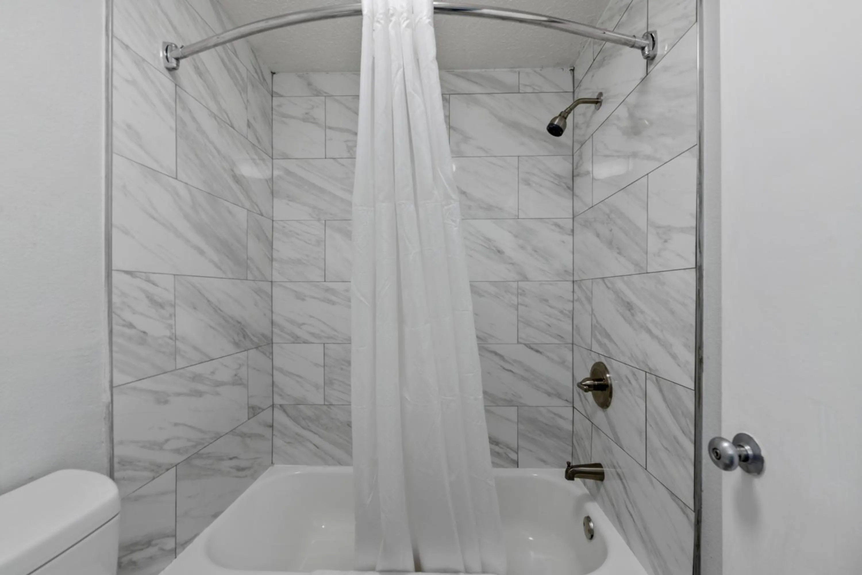 Bath in Budget Inn-Norfolk, VA - Oceanview