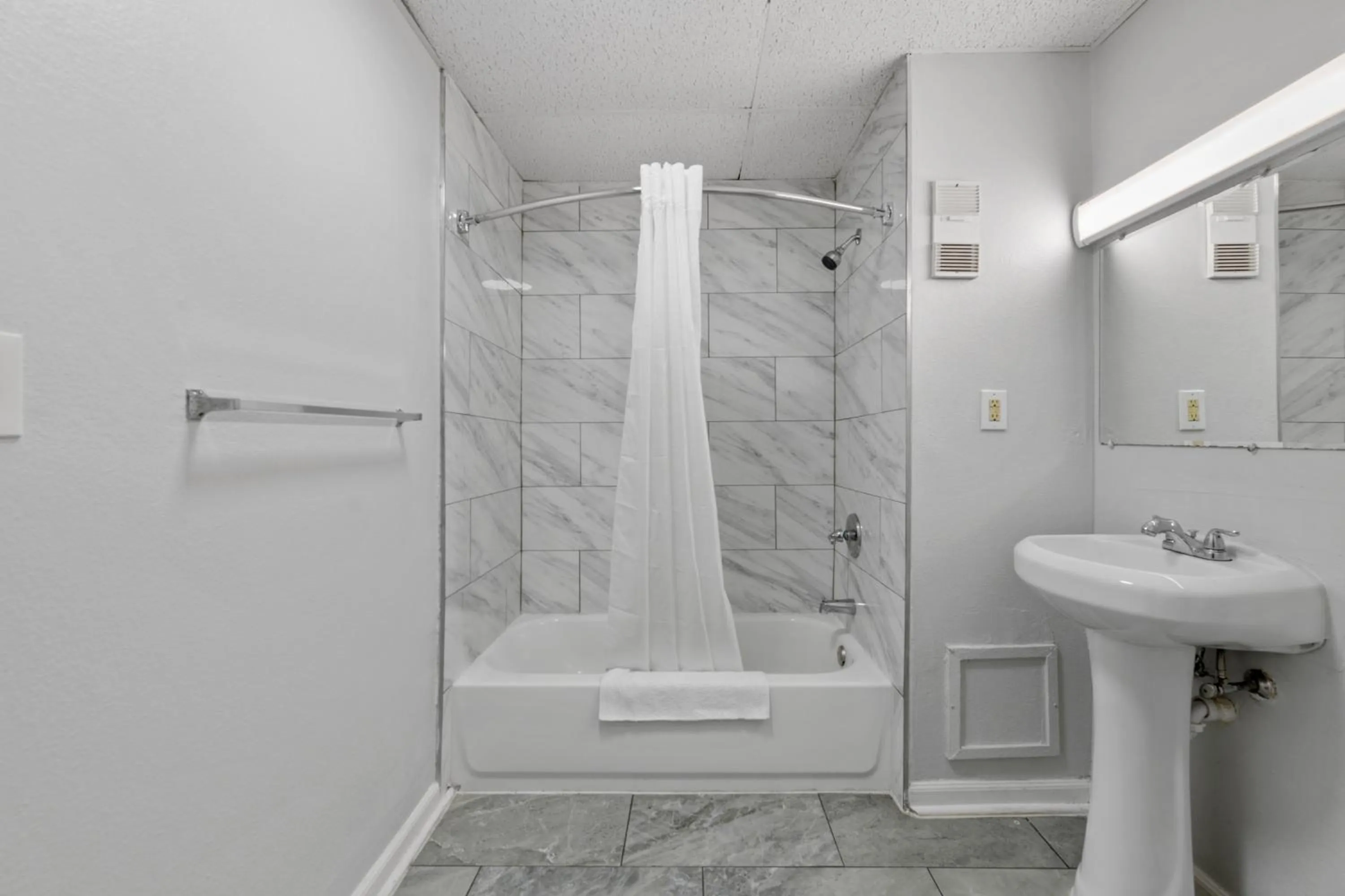 Bathroom in Budget Inn-Norfolk, VA - Oceanview