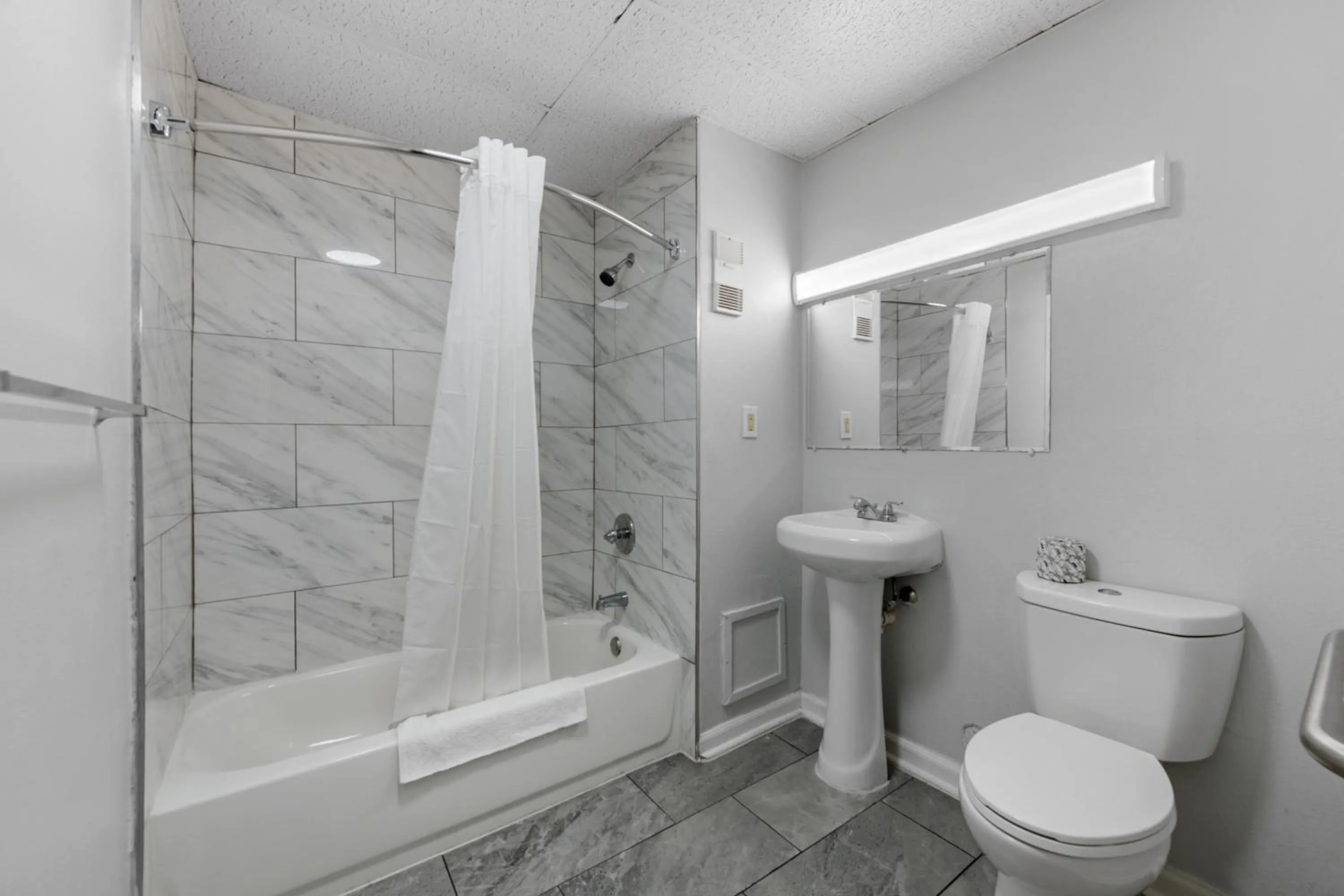 Bathroom in Budget Inn-Norfolk, VA - Oceanview