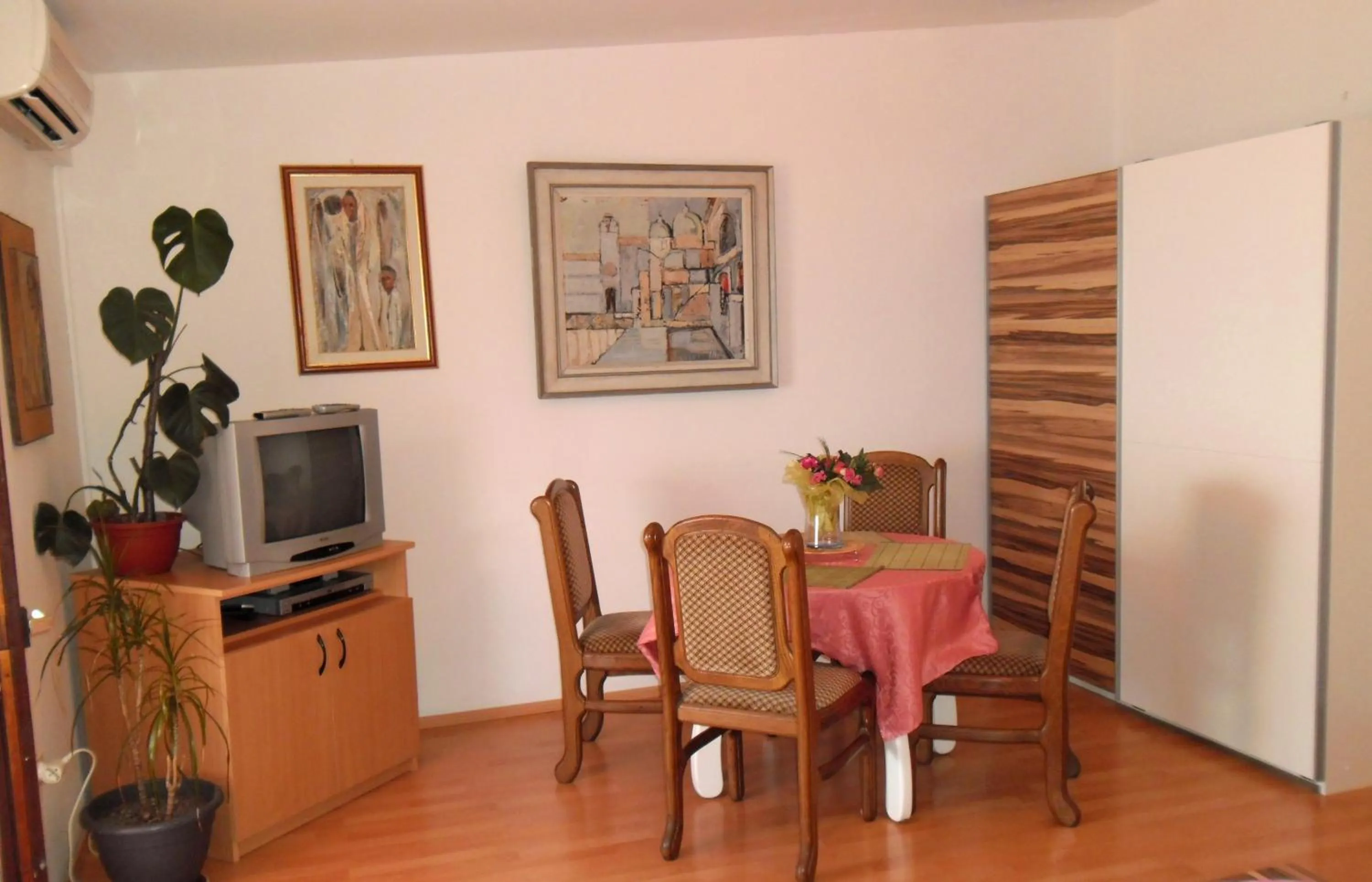 Seating area in Apartments Kestenovi Dvori
