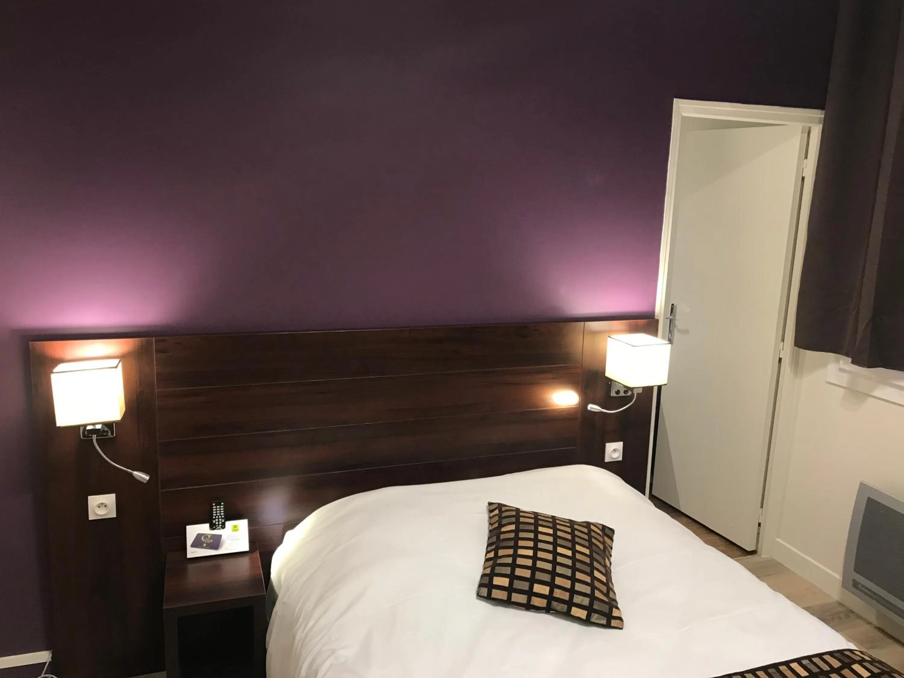 Bed in HÔTEL LES IRIS