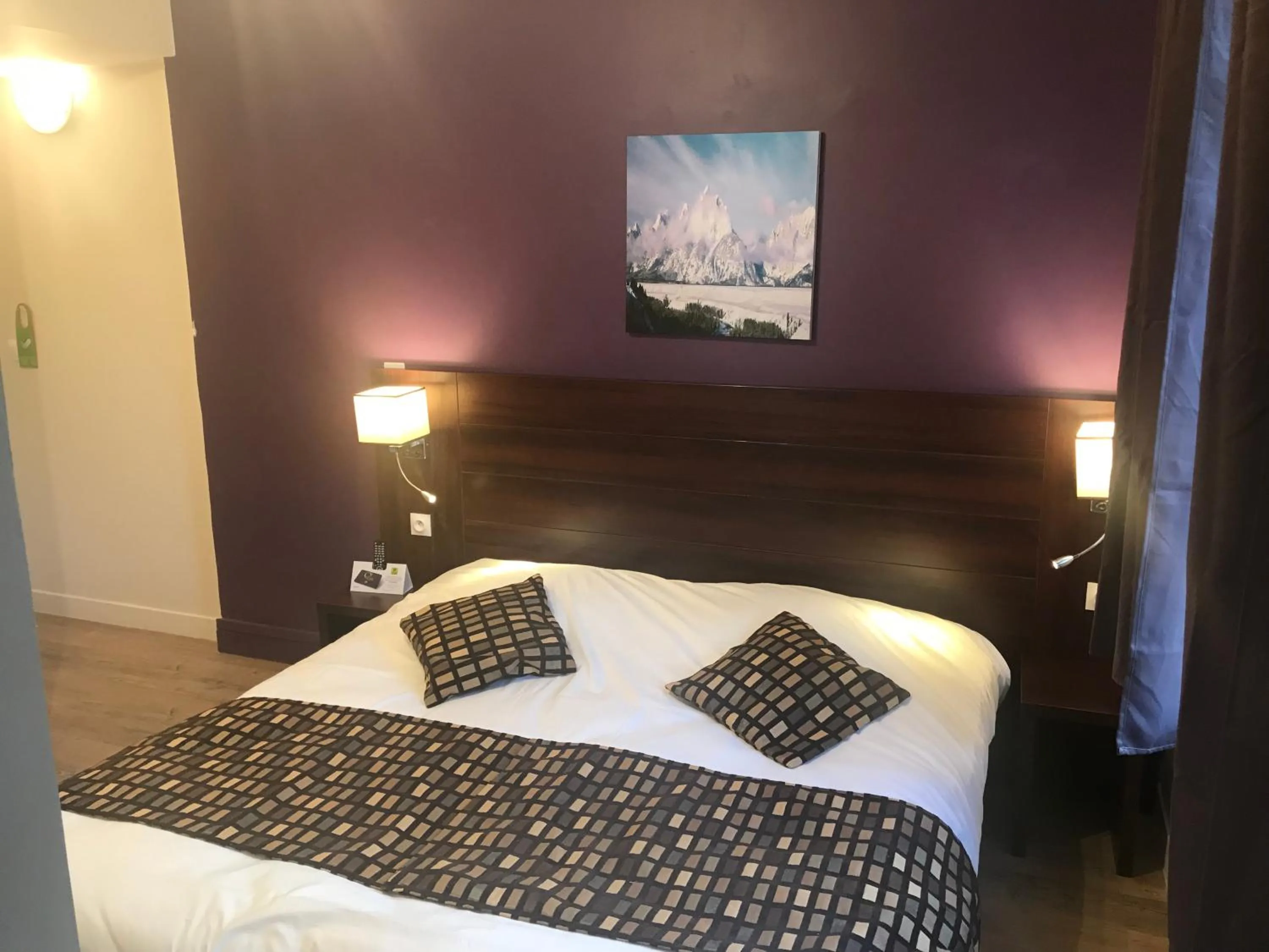 Bed in HÔTEL LES IRIS