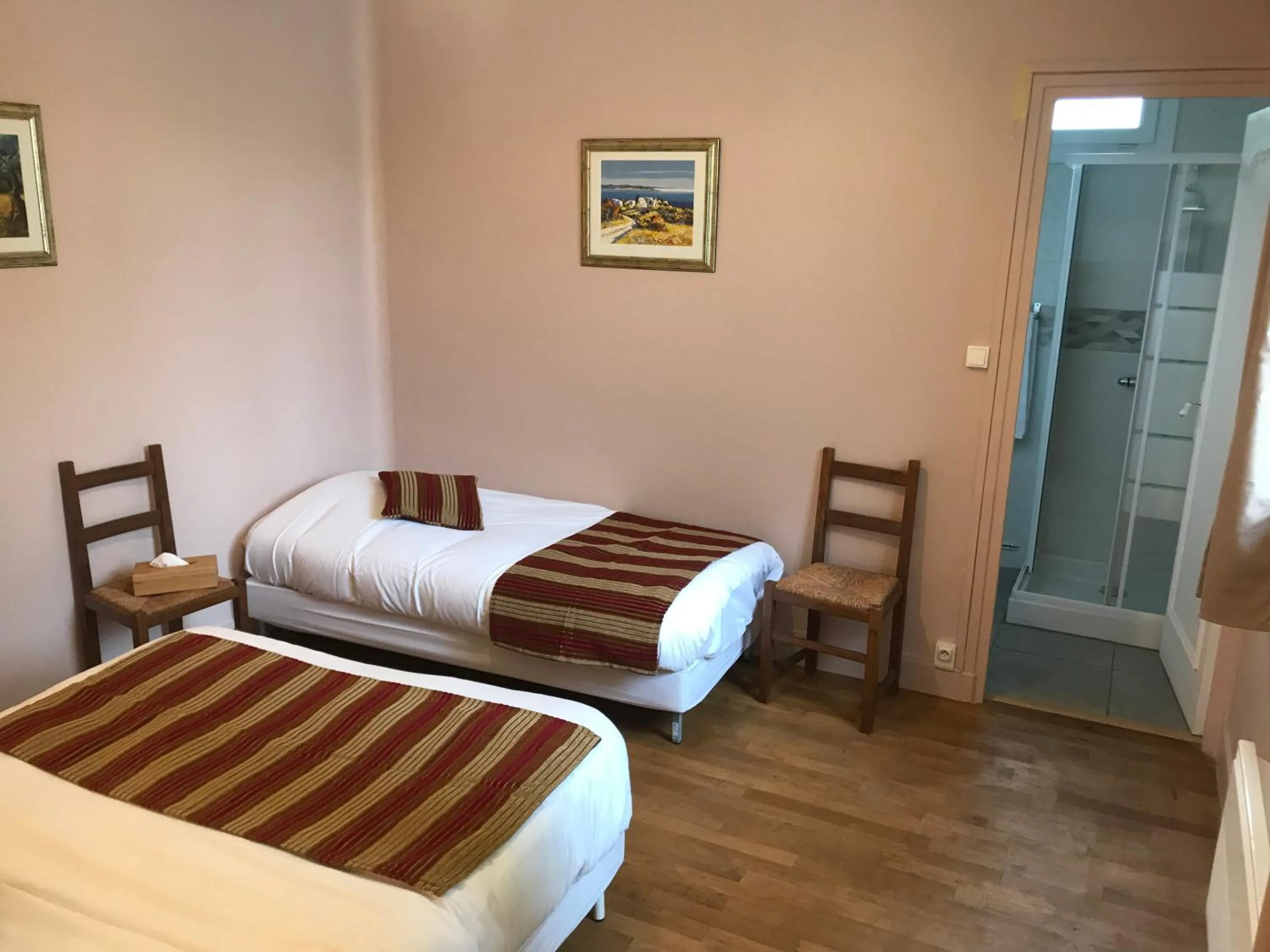 Bed in HÔTEL LES IRIS