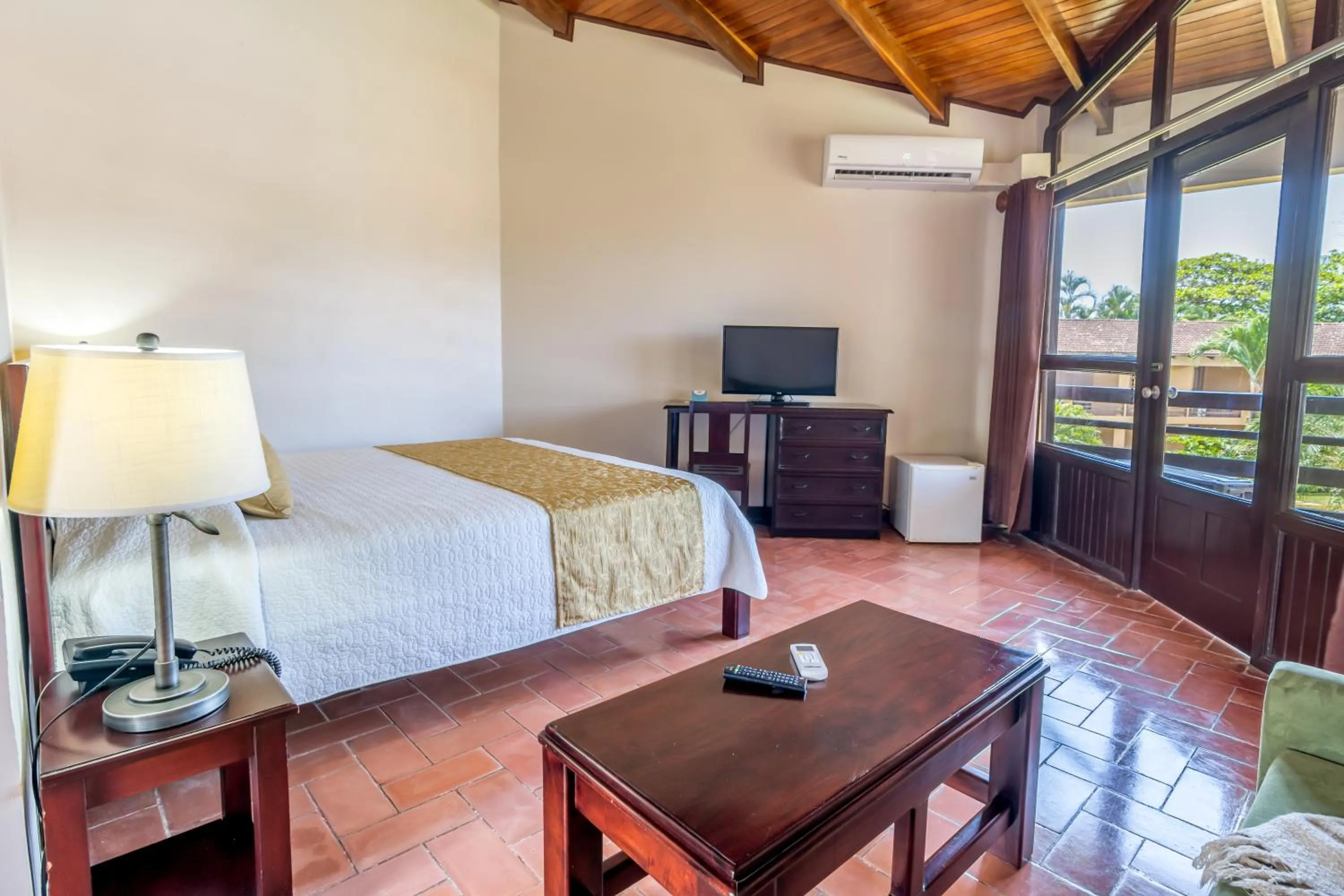 Photo of the whole room, Bed in Hotel Terraza del Pacifico