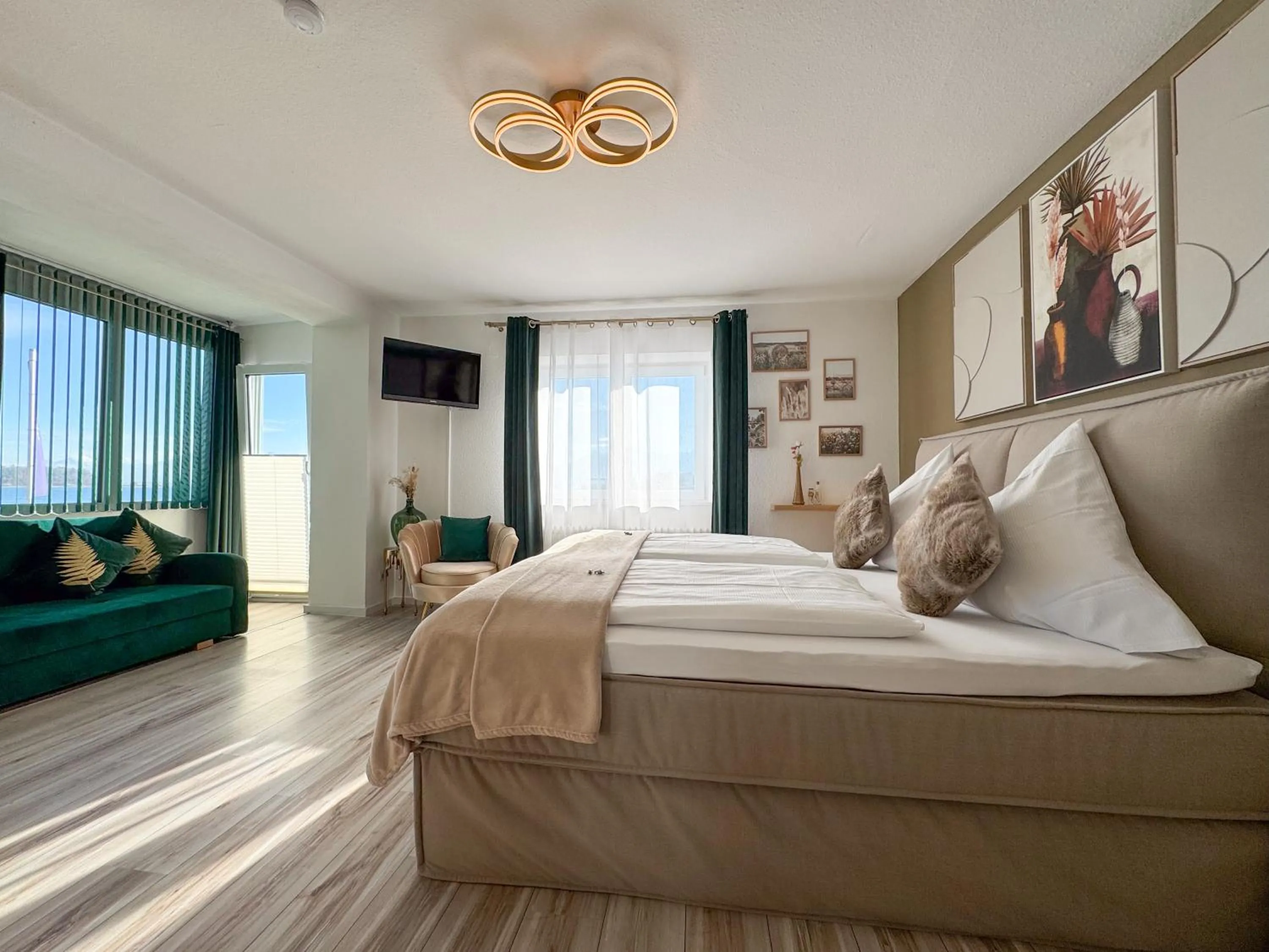 Photo of the whole room, Bed in Sieben Zimmer am See