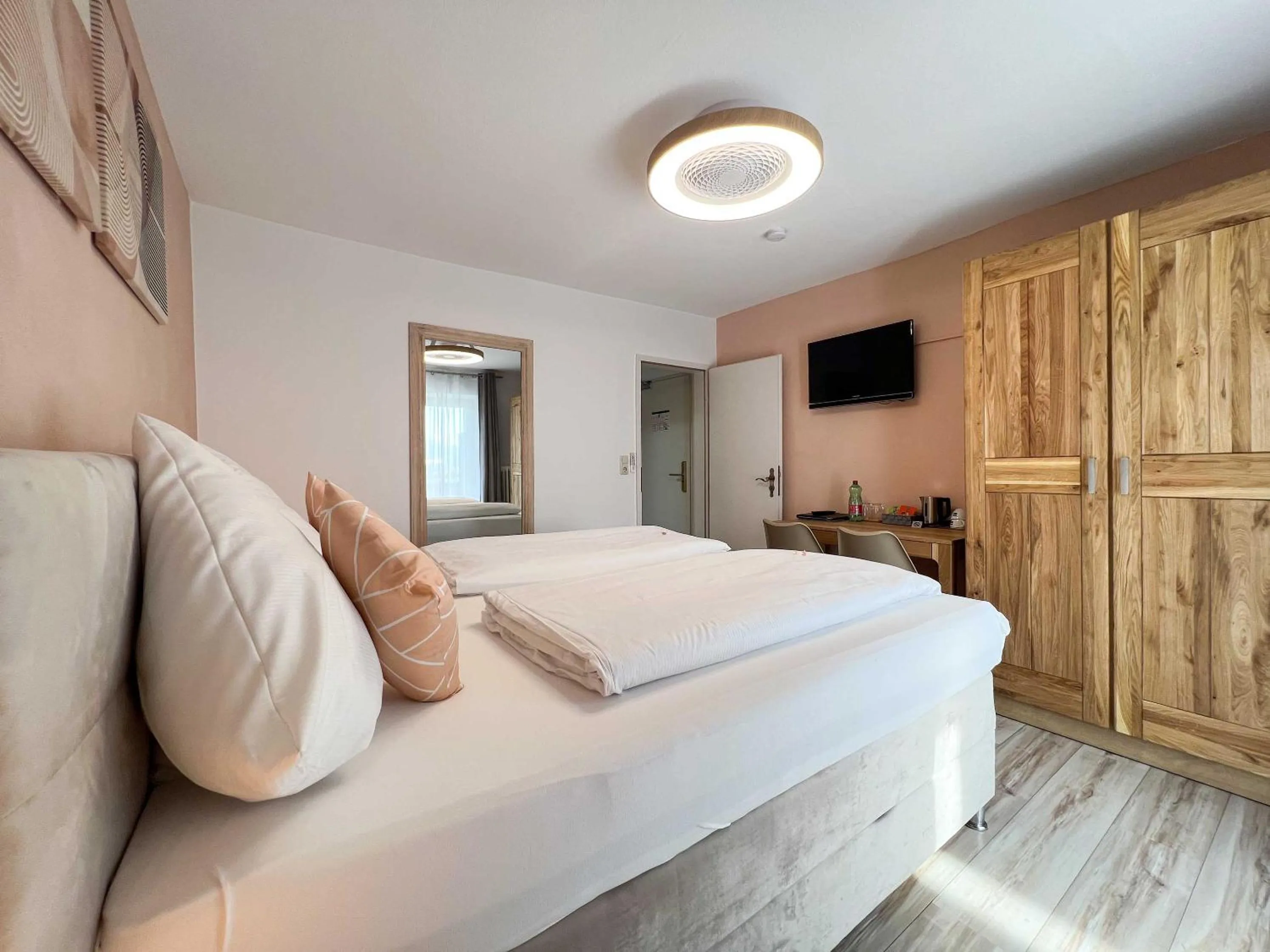 Photo of the whole room, Bed in Sieben Zimmer am See