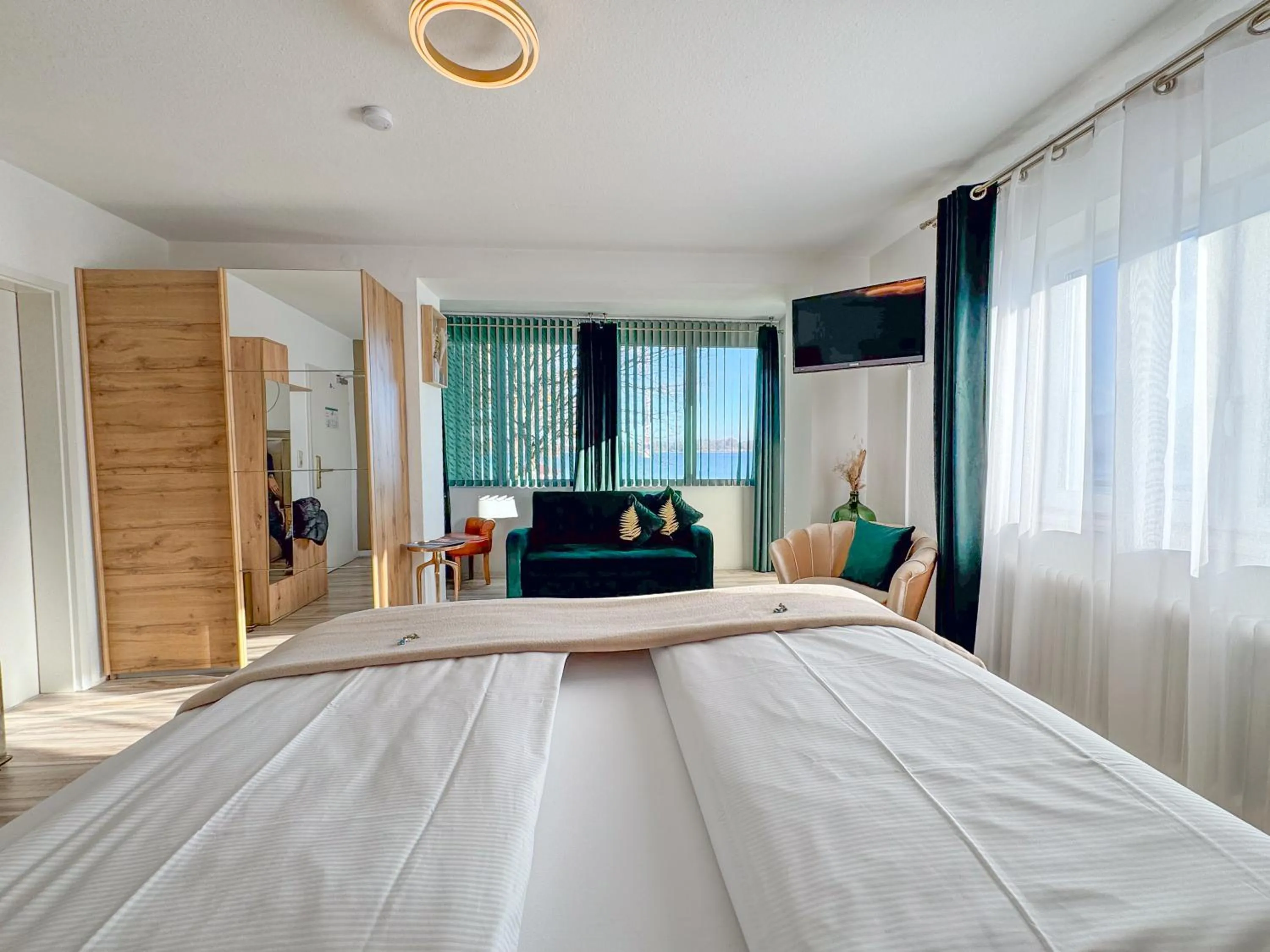 Photo of the whole room, Bed in Sieben Zimmer am See