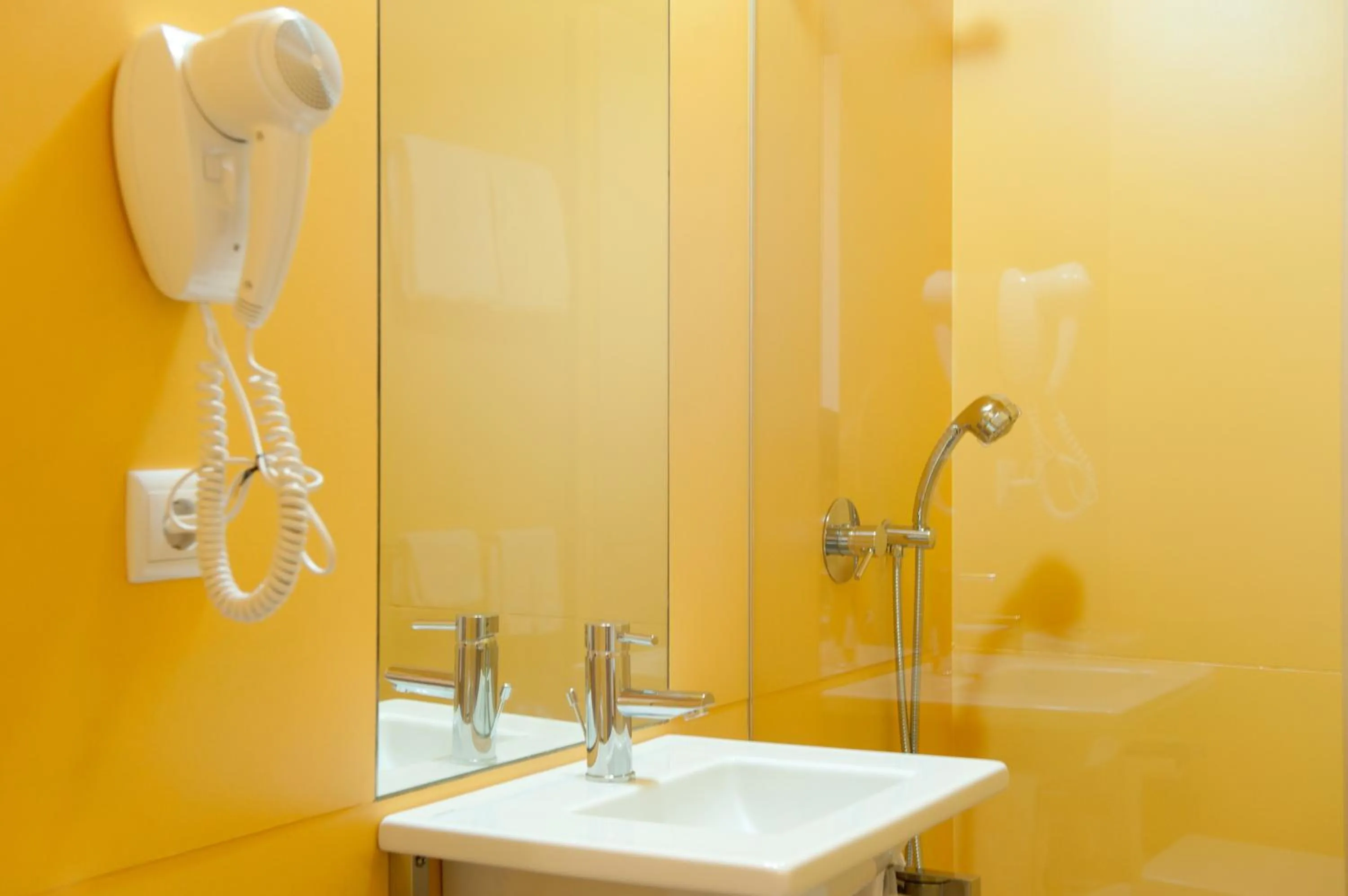 Shower in Coimbra Vintage Lofts Apartments