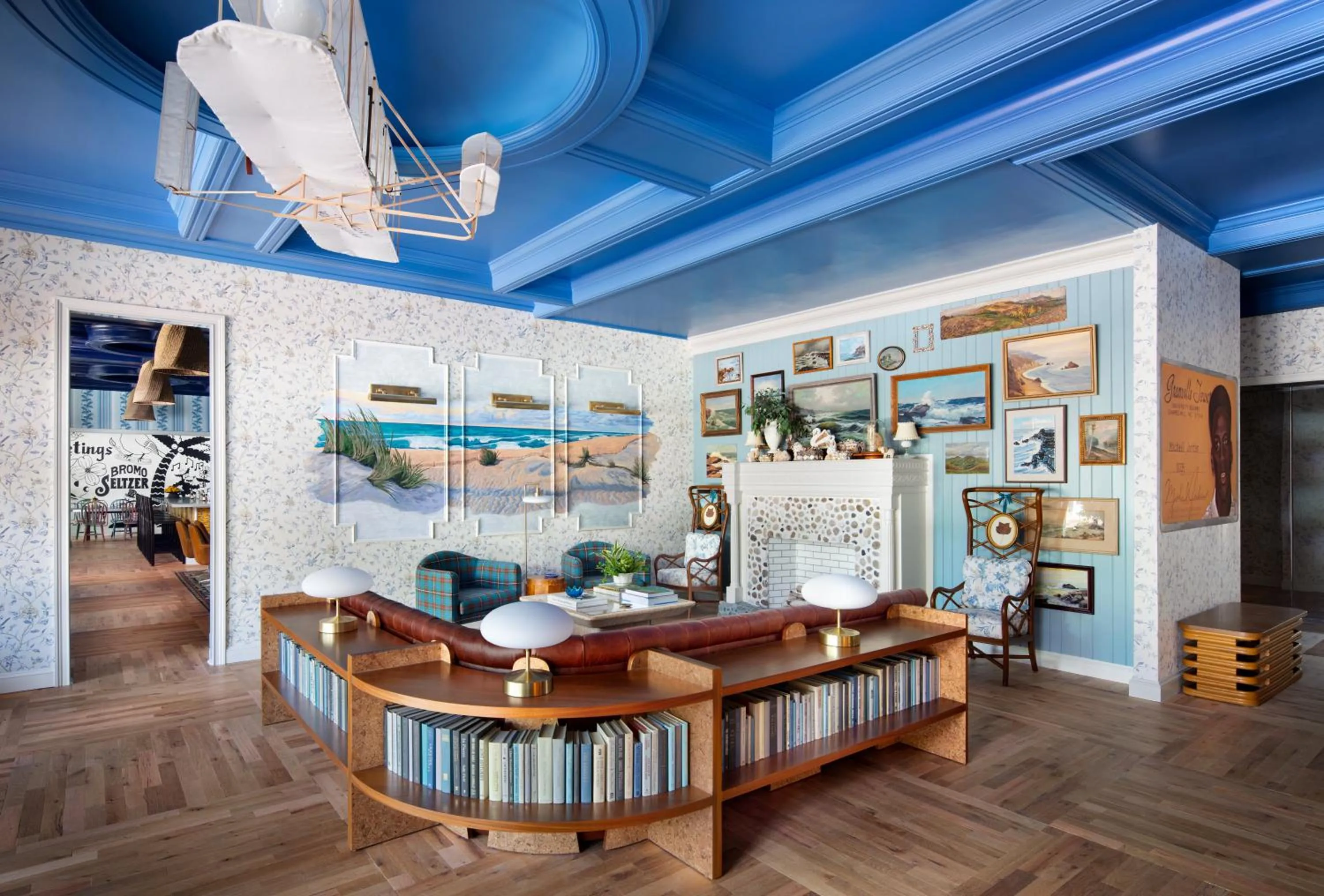 Communal lounge/ TV room in Graduate by Hilton Chapel Hill